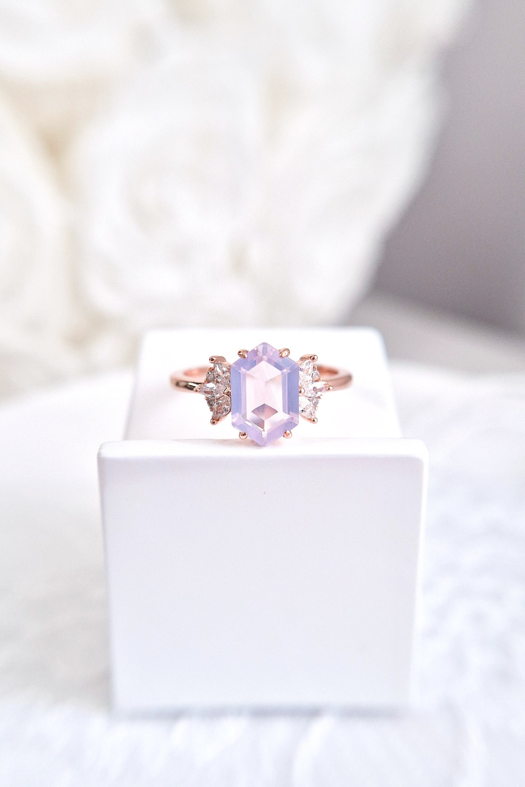 Lavendelquarz Ring, Lavender quartz Ring, rosegold ring lavender quartz, rosegold ring, Bague en quartz lavande, Anello in quarzo lavanda, Ring Schweiz, Bague suisse, ring switzerland, Anello Svizzera, Ring, Anello, Bague, Rosegold Ring, bague plaqué or rose, Lavender Ring, Bague lavanda, Fingerring, Damenring