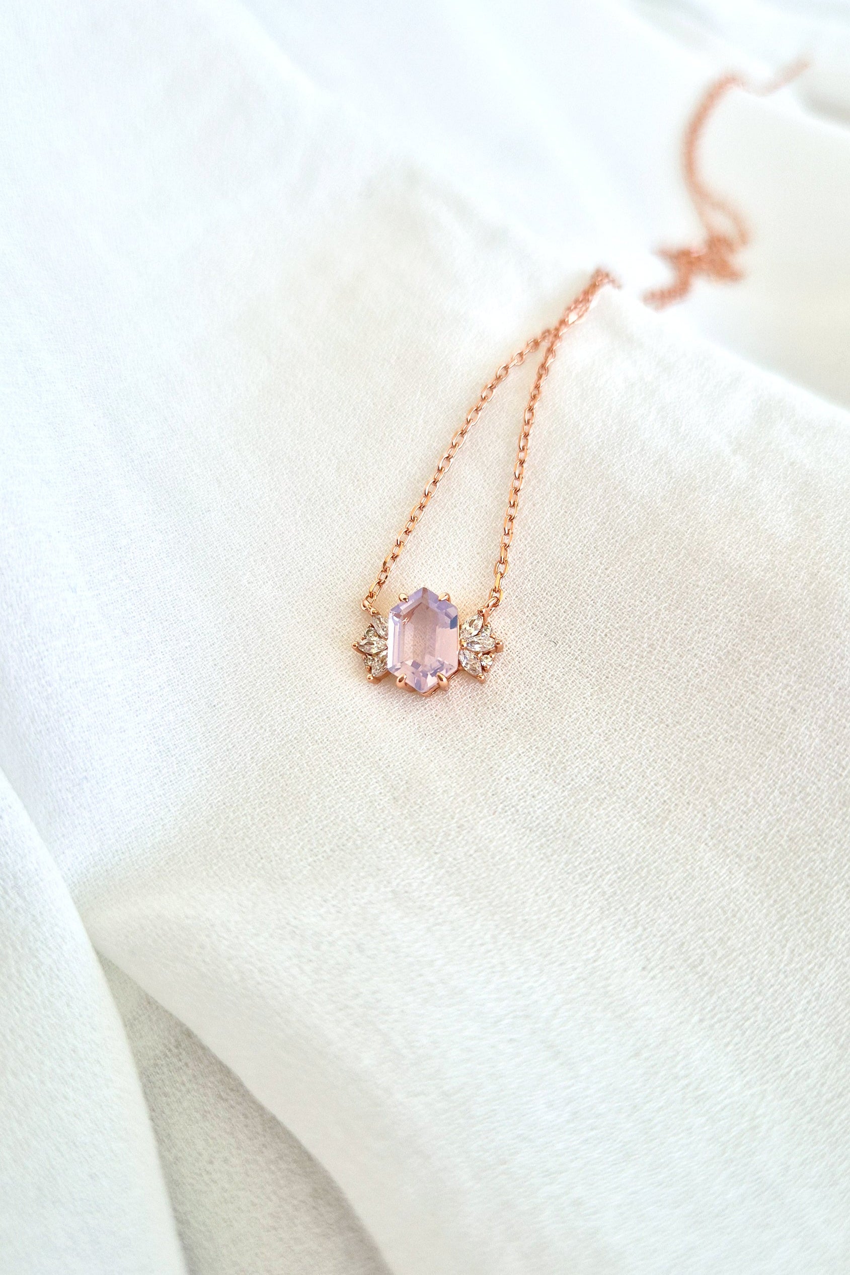 Lavendelquarz Halskette, Lavendel Quarz Kette, Lavender quartz necklace, lavender quartz, Lavendelquarz, Halskette, necklace, Collier en quartz lavande, Collana in quarzo lavanda, Rosegold Halskette, Rose gold necklace, Halskette, rosegold Kette, Collana, collier, pendant necklace, lavender necklace, Lavendel Halskette