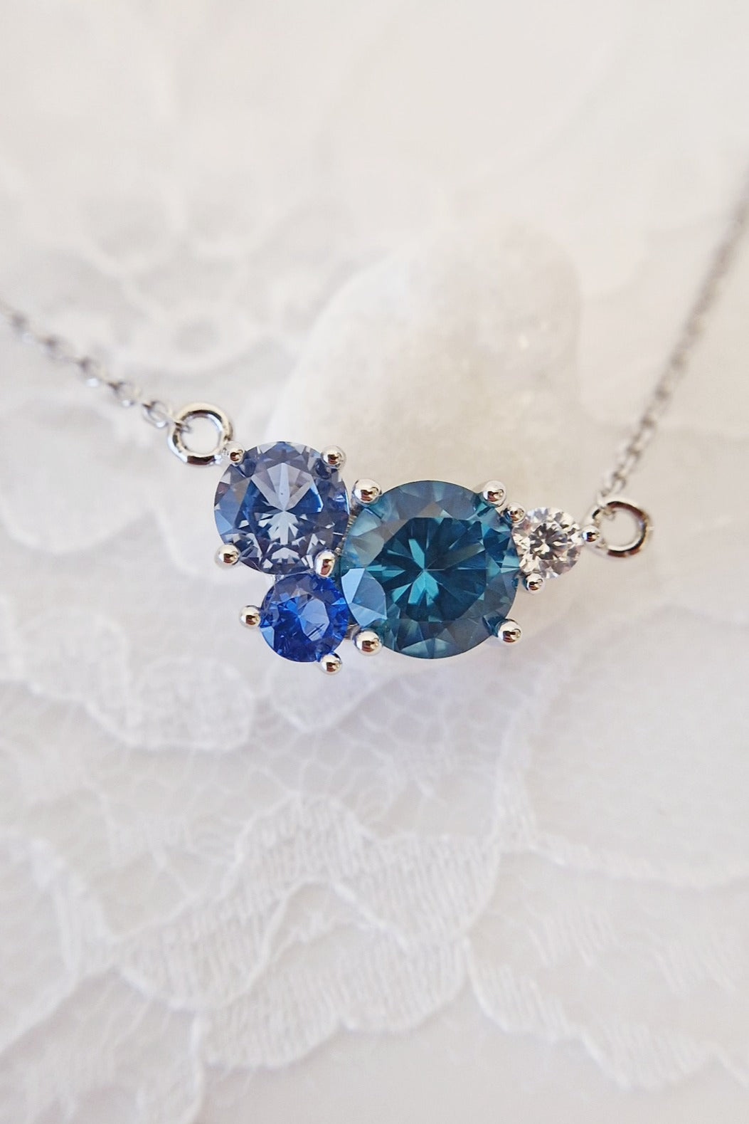 Blau Topas Kette, London Blue Topaz Necklace, Silber Halskette mit Blautopas, Aquamarin und blauem Saphir Edelstein, Edelstein Kette Silber