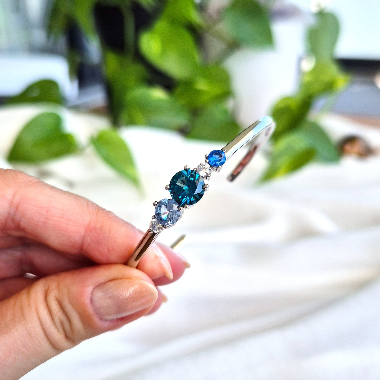 London Blue Topaz Bracelet, Silber Armreifen, Silber Armband, Topaz bangle, Armreifen mit blauen Edelsteinen, Silber Armreifen mit blauen Edelsteinen. blue gemstone bracelet, topaz bracelet, Silber Schmuck, Aquamarin, Saphir, Topas, Schmuck, jewelry, jewellery, bracelet, bracciale