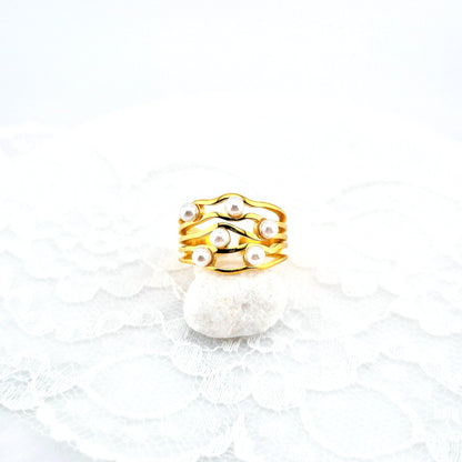 Goldener ring, golden ring, minimalistischer Ring, minimalist ring, Perlenring, pearl ring, bague doree, bague minimalist, edelstahl ring vergoldet, Edelstahlring, stainless steel ring, gold ring with pearls, gold ring
