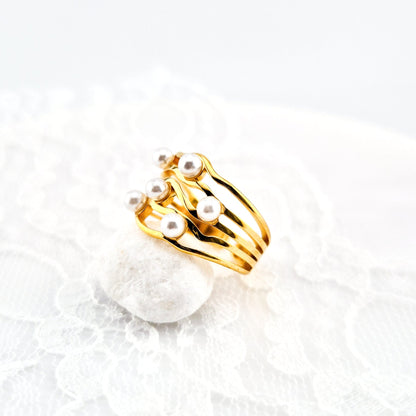 Goldener ring, golden ring, minimalistischer Ring, minimalist ring, Perlenring, pearl ring, bague doree, bague minimalist, edelstahl ring vergoldet, Edelstahlring, stainless steel ring, gold ring with pearls, gold ring