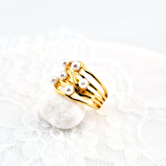 Goldener ring, golden ring, minimalistischer Ring, minimalist ring, Perlenring, pearl ring, bague doree, bague minimalist, edelstahl ring vergoldet, Edelstahlring, stainless steel ring, gold ring with pearls, gold ring