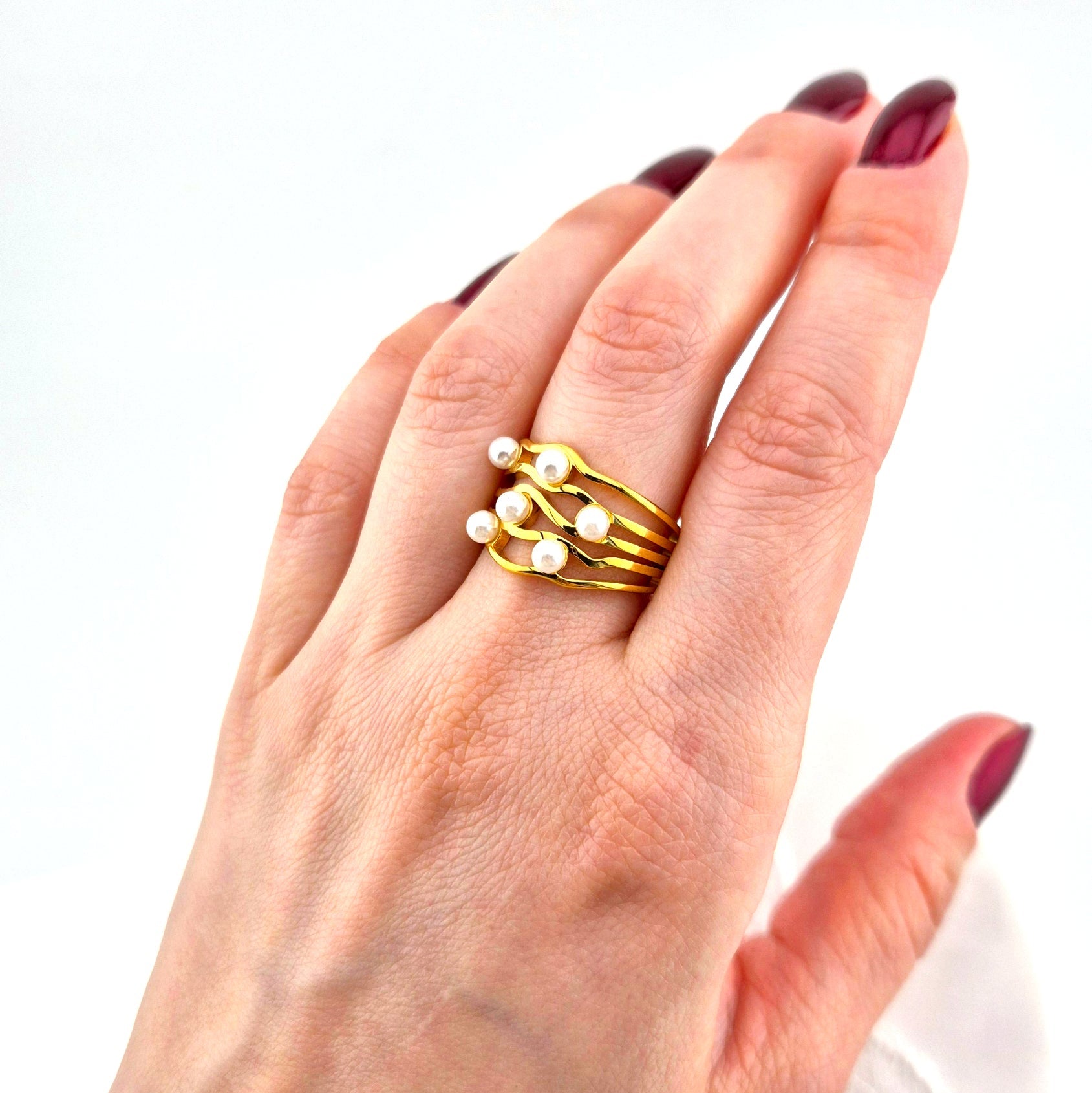 Goldener ring, golden ring, minimalistischer Ring, minimalist ring, Perlenring, pearl ring, bague doree, bague minimalist, edelstahl ring vergoldet, Edelstahlring, stainless steel ring, gold ring with pearls, gold ring
