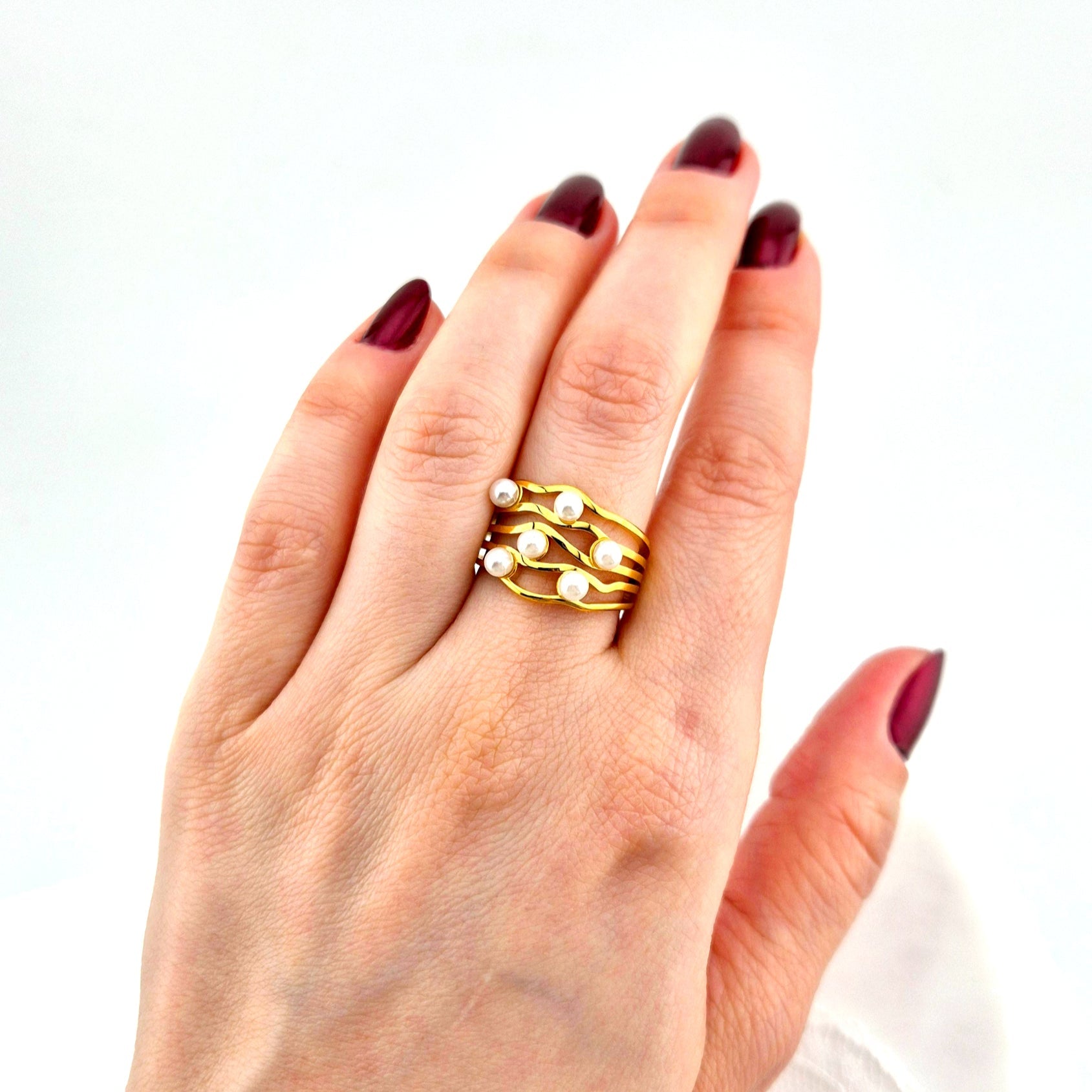 Goldener ring, golden ring, minimalistischer Ring, minimalist ring, Perlenring, pearl ring, bague doree, bague minimalist, edelstahl ring vergoldet, Edelstahlring, stainless steel ring, gold ring with pearls, gold ring