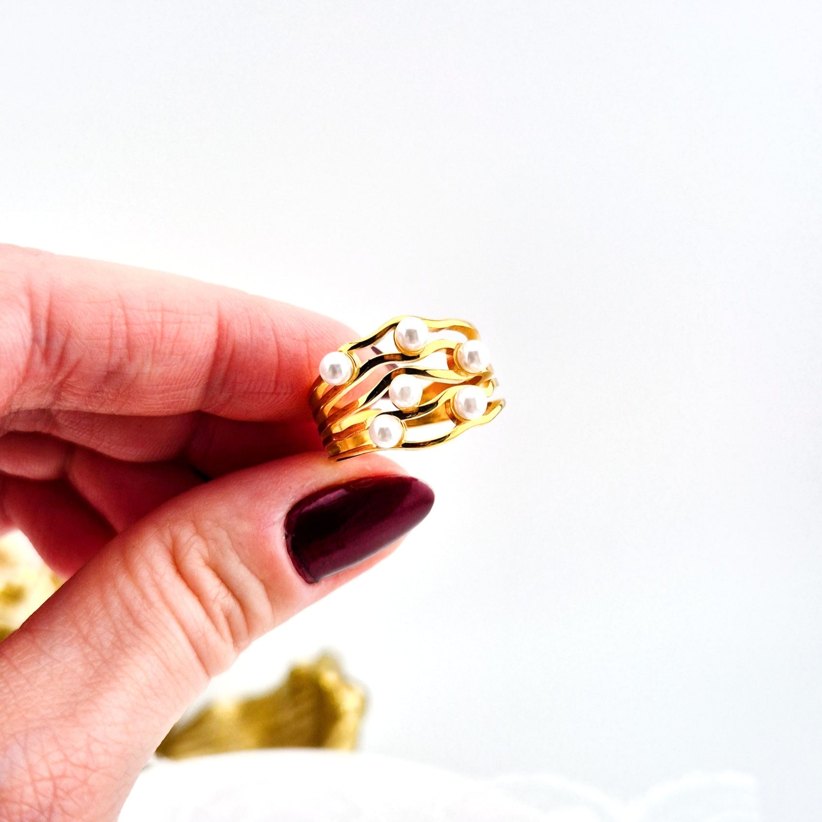 Goldener ring, golden ring, minimalistischer Ring, minimalist ring, Perlenring, pearl ring, bague doree, bague minimalist, edelstahl ring vergoldet, Edelstahlring, stainless steel ring, gold ring with pearls, gold ring