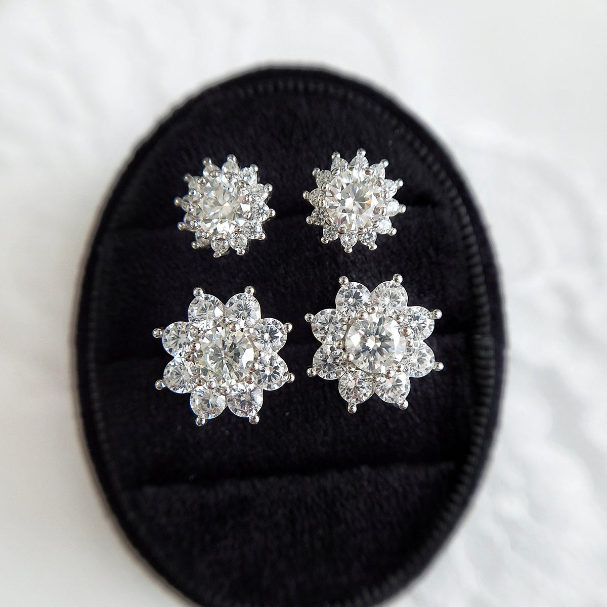 Moissanite earrings, Moissanit ohrringe, Moissanit Ohrstecker, studs, stud earrings, silver earrings, Ohrringe, Ohrstecker, Silber Ohrringe, Damenohrringe, Silberschmuck, silver jewelry, 925 sterling silver jewellery, gioielli, bijou, accessoire, bridal earrings, wedding earrings, hochzeitsschmuck, Schmuck, Diamant Ohrringe, Diamond Earrings, lab grown diamond jewelry