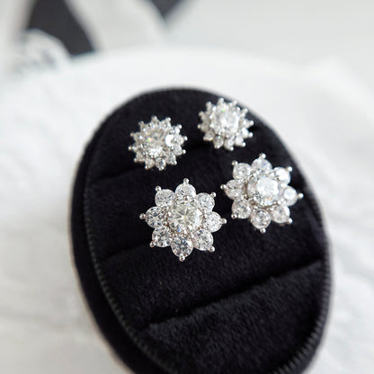 Moissanite earrings, Moissanit ohrringe, Moissanit Ohrstecker, studs, stud earrings, silver earrings, Ohrringe, Ohrstecker, Silber Ohrringe, Damenohrringe, Silberschmuck, silver jewelry, 925 sterling silver jewellery, gioielli, bijou, accessoire, bridal earrings, wedding earrings, hochzeitsschmuck, Schmuck, Diamant Ohrringe, Diamond Earrings, lab grown diamond jewelry