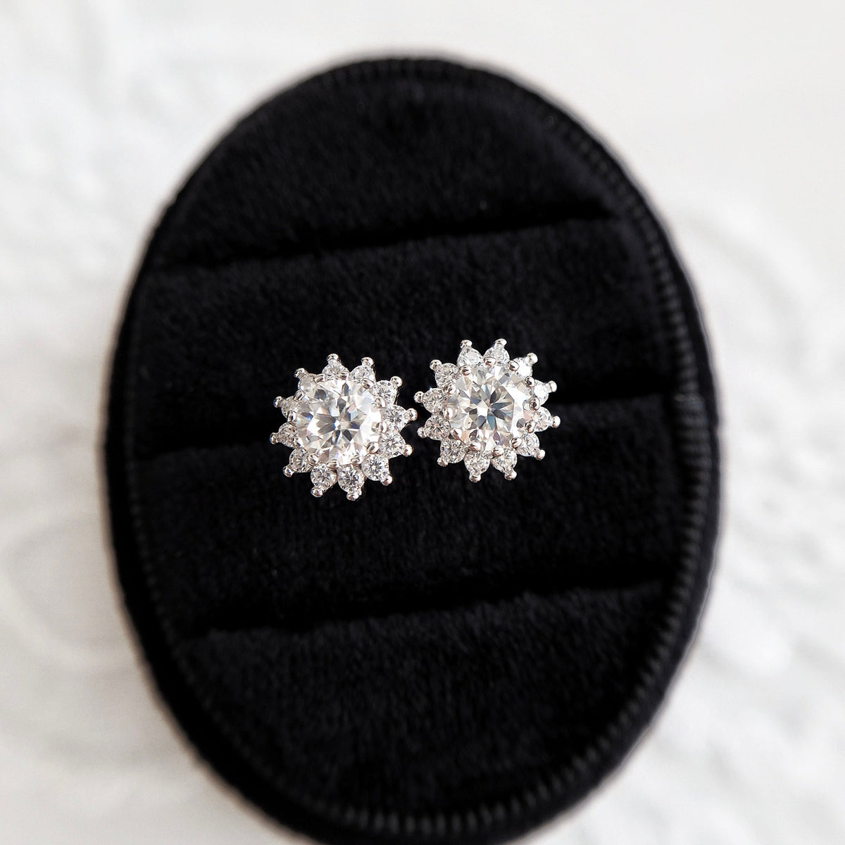 Moissanite earrings, Moissanit ohrringe, Moissanit Ohrstecker, studs, stud earrings, silver earrings, Ohrringe, Ohrstecker, Silber Ohrringe, Damenohrringe, Silberschmuck, silver jewelry, 925 sterling silver jewellery, gioielli, bijou, accessoire, bridal earrings, wedding earrings, hochzeitsschmuck, Schmuck, Diamant Ohrringe, Diamond Earrings, lab grown diamond jewelry