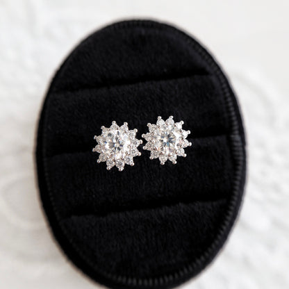 Moissanite earrings, Moissanit ohrringe, Moissanit Ohrstecker, studs, stud earrings, silver earrings, Ohrringe, Ohrstecker, Silber Ohrringe, Damenohrringe, Silberschmuck, silver jewelry, 925 sterling silver jewellery, gioielli, bijou, accessoire, bridal earrings, wedding earrings, hochzeitsschmuck, Schmuck, Diamant Ohrringe, Diamond Earrings, lab grown diamond jewelry
