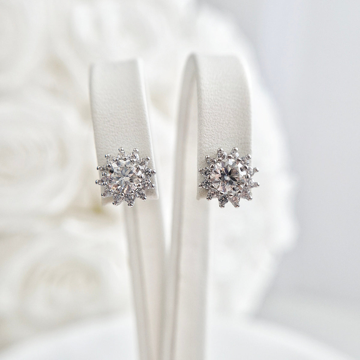 Moissanite earrings, Moissanit ohrringe, Moissanit Ohrstecker, studs, stud earrings, silver earrings, Ohrringe, Ohrstecker, Silber Ohrringe, Damenohrringe, Silberschmuck, silver jewelry, 925 sterling silver jewellery, gioielli, bijou, accessoire, bridal earrings, wedding earrings, hochzeitsschmuck, Schmuck, Diamant Ohrringe, Diamond Earrings, lab grown diamond jewelry