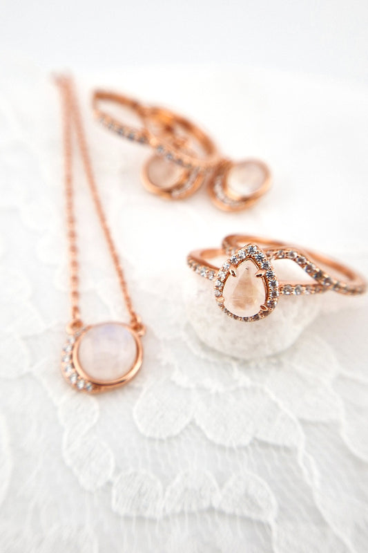 Mondstein Schmuckset, Rose Gold Schmuckset, Moonstone jewelry set, rose gold jewelry set,Mondstein Schmuckset Rosegold, Mondstein Schmuckset, Mondstein Ring, Mondstein Halskette, Mondstein Kette, Mondstein Ohrringe, Moonstone Jewelry set rose gold, moonstone jewelry set, moonstone ring, stack ring, stacking ring, moonstone necklace, moonstone pendant necklace, moonstone earrings, rosegold Schmuckset, rosegold ring, Rosegold Halskette, Rosegold Ohrringe, rose gold ring, rose gold necklace, rose gold earrings