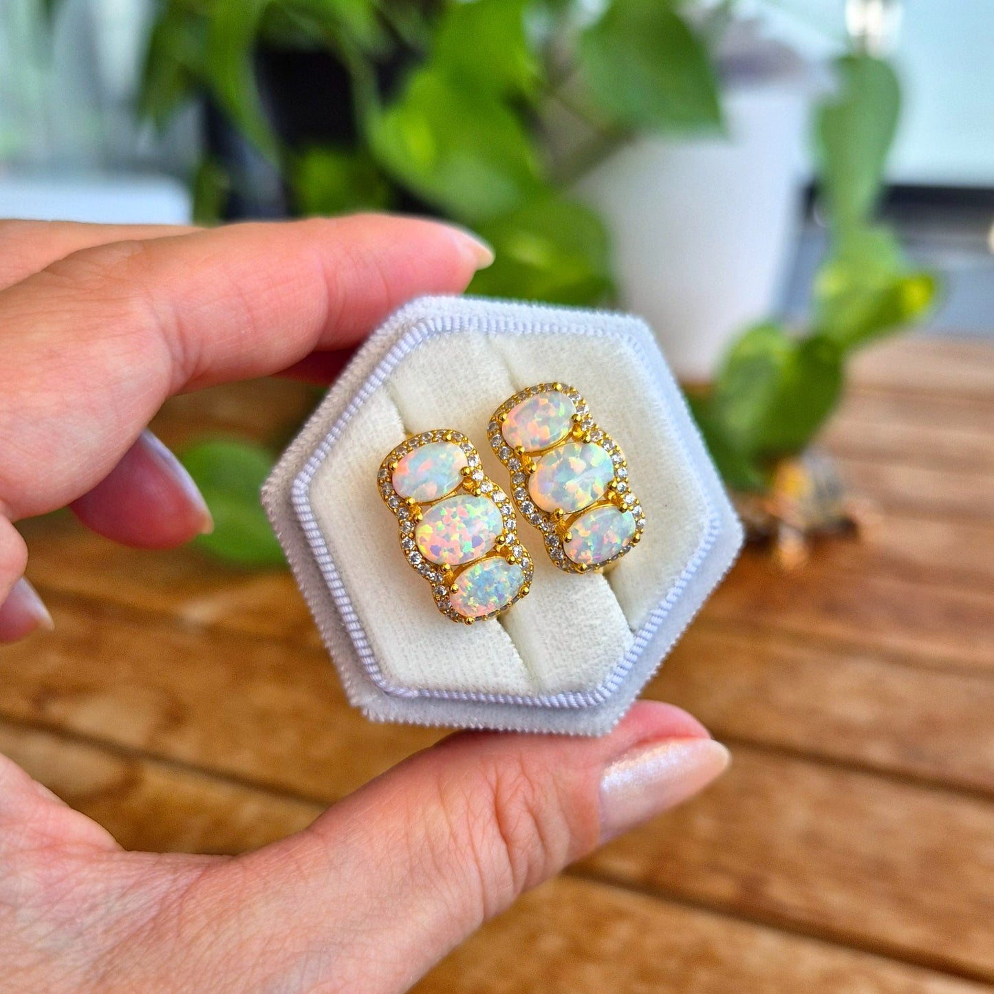 Opal Ohrringe, White Opal earrings, Opal Earrings, Weiss Opal Ohrringe, Creolen, hoop earrings, goldene Ohrringe, Ohrringe mit weissen Steinen, golden Earrings, earrings with white stones, earrings, Ohrringe, boucles doreilles, orecchini, opale, bouples, earrings, hoop earrings, hoops, creolen, creoles