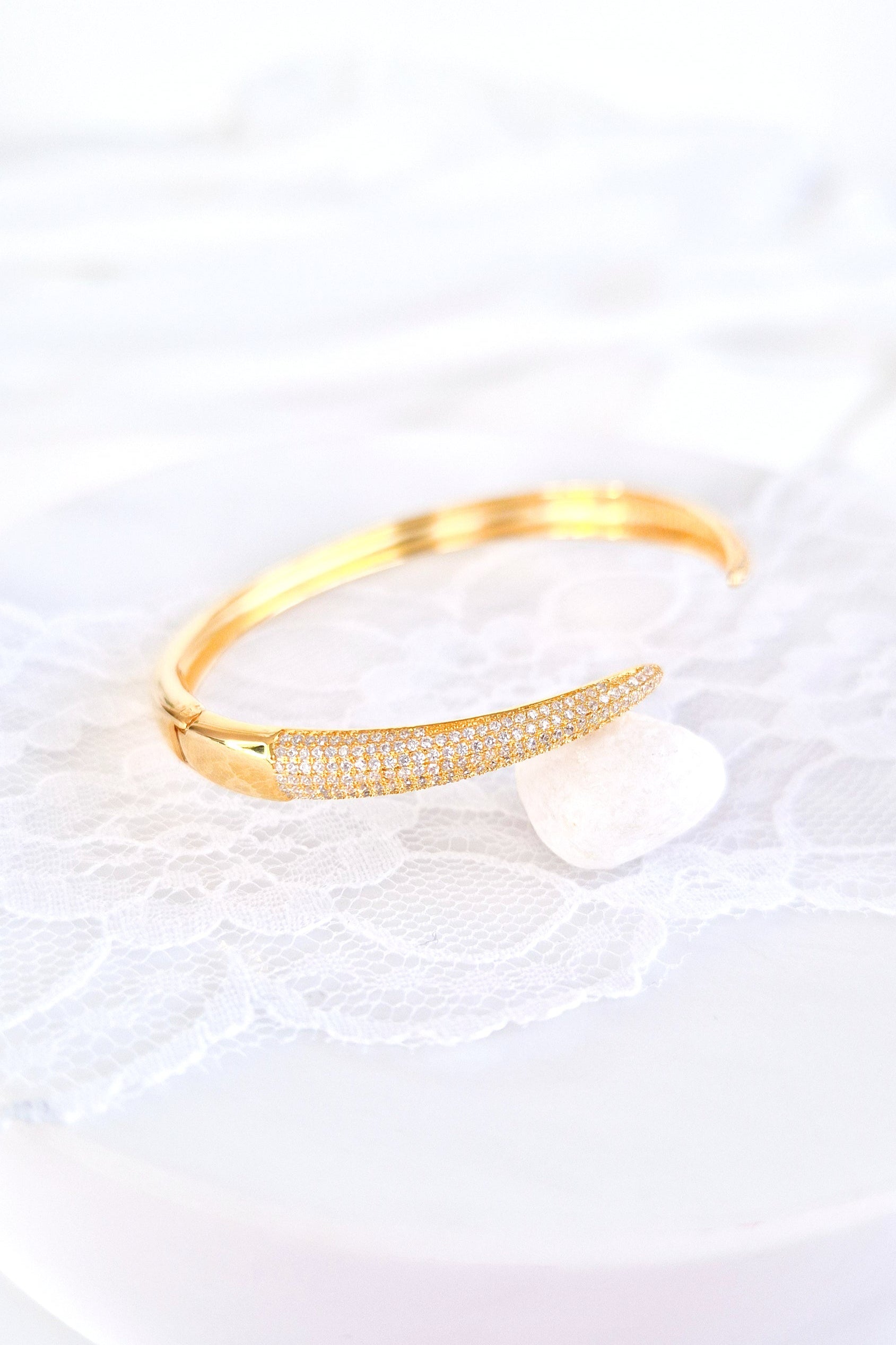 Pave Armreif, Pave bangel, bracelet pave, bracciale pave, gold bangle, claw bangle, gold armreif, goldener armreif, Krallen Armreif, bracelet dore, bracciale dorato, elegant bangle, eleganter armreif, Armreif, Bangle, bracelet, bracciale, bracelet