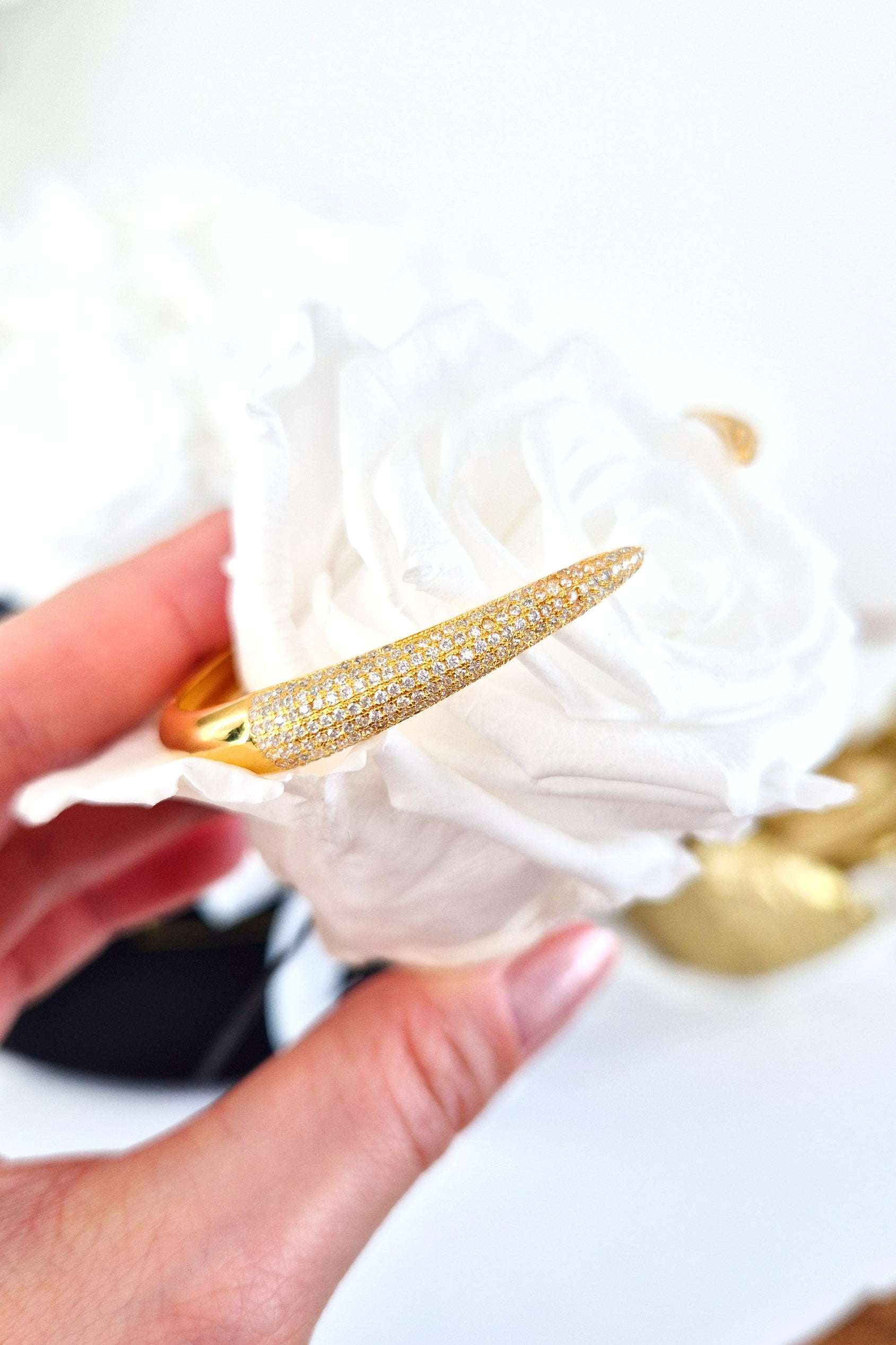 Pave Armreif, Pave bangel, bracelet pave, bracciale pave, gold bangle, claw bangle, gold armreif, goldener armreif, Krallen Armreif, bracelet dore, bracciale dorato, elegant bangle, eleganter armreif, Armreif, Bangle, bracelet, bracciale, bracelet