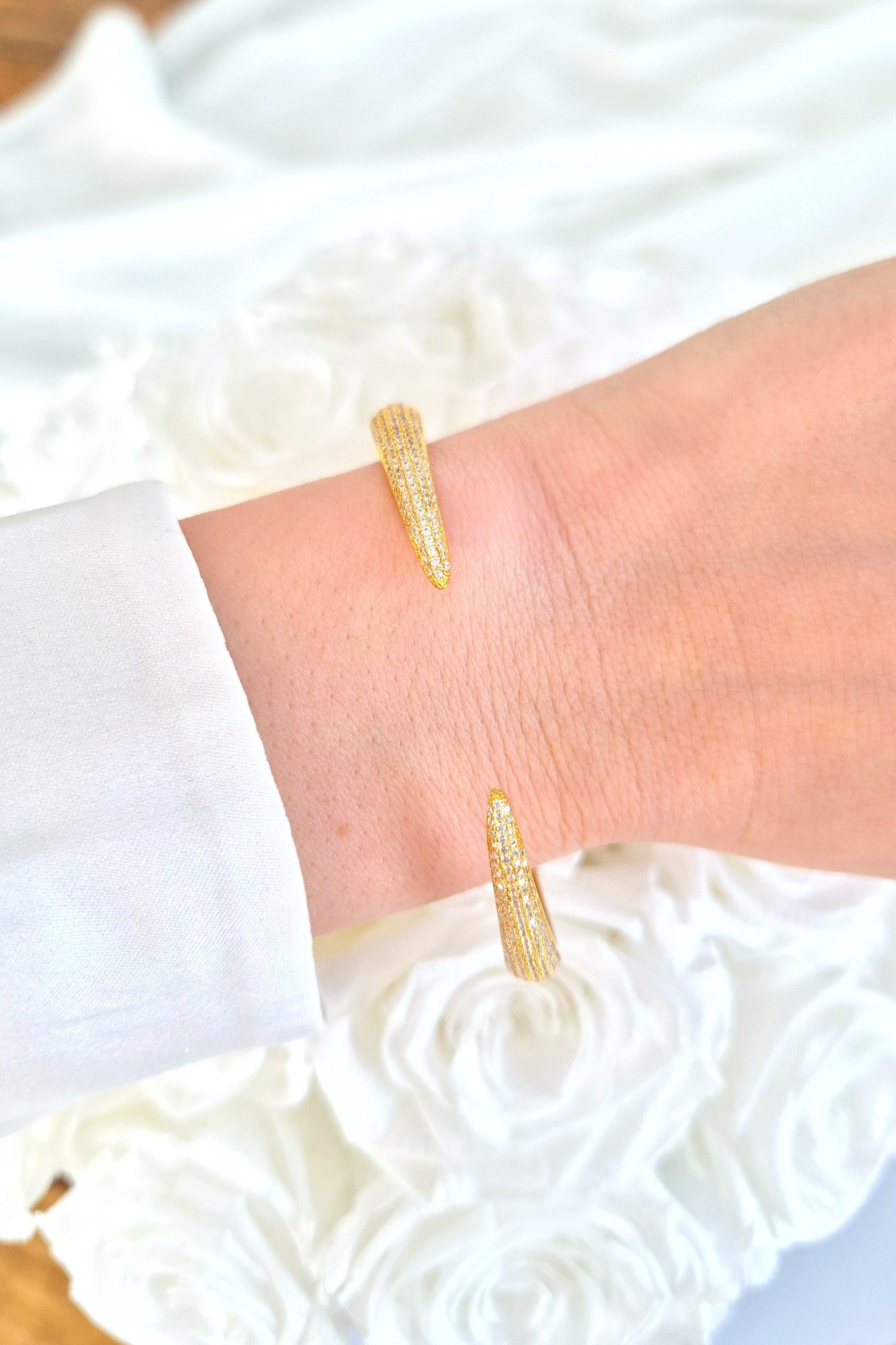 Pave Armreif, Pave bangel, bracelet pave, bracciale pave, gold bangle, claw bangle, gold armreif, goldener armreif, Krallen Armreif, bracelet dore, bracciale dorato, elegant bangle, eleganter armreif, Armreif, Bangle, bracelet, bracciale, bracelet