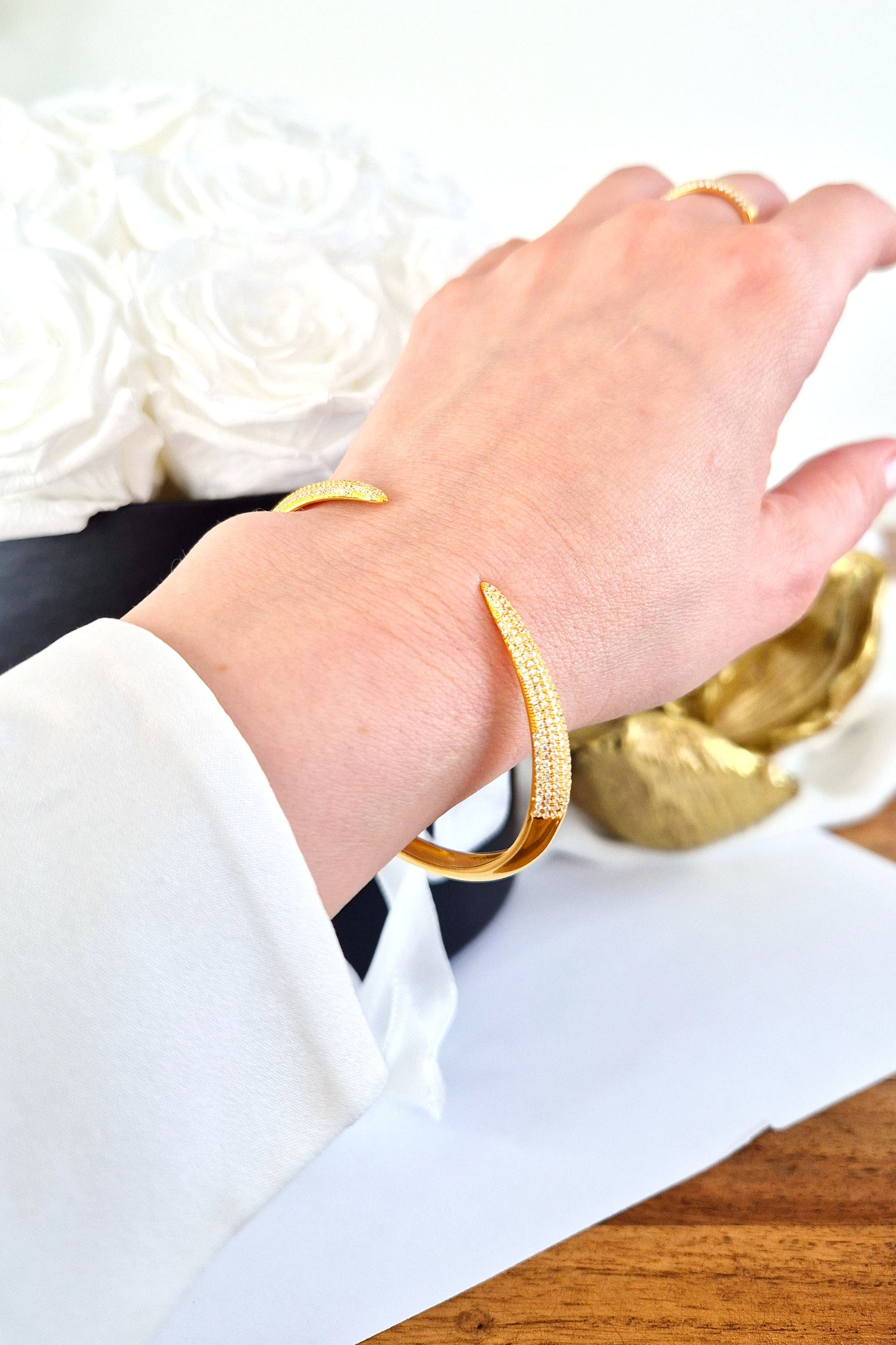 Pave Armreif, Pave bangel, bracelet pave, bracciale pave, gold bangle, claw bangle, gold armreif, goldener armreif, Krallen Armreif, bracelet dore, bracciale dorato, elegant bangle, eleganter armreif, Armreif, Bangle, bracelet, bracciale, bracelet