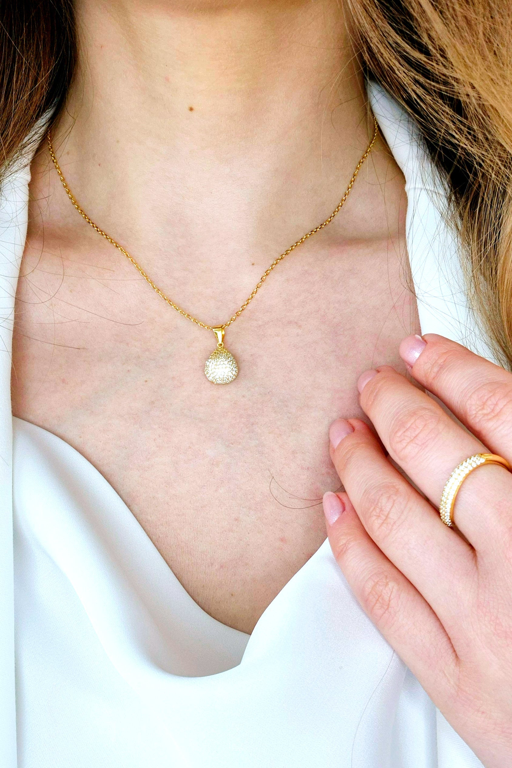 Pave Halskette, Pavé Necklace, Collana Pave, Collier Pavé, goldene Halskette mit Anhänger, golden Necklace, golden pendant ecklace, Anhänger Halskette Gold Kette Damen, minimalistische Halskette, Goldanhänger Kette, Halskette, necklace, pendant necklace, collana, collier