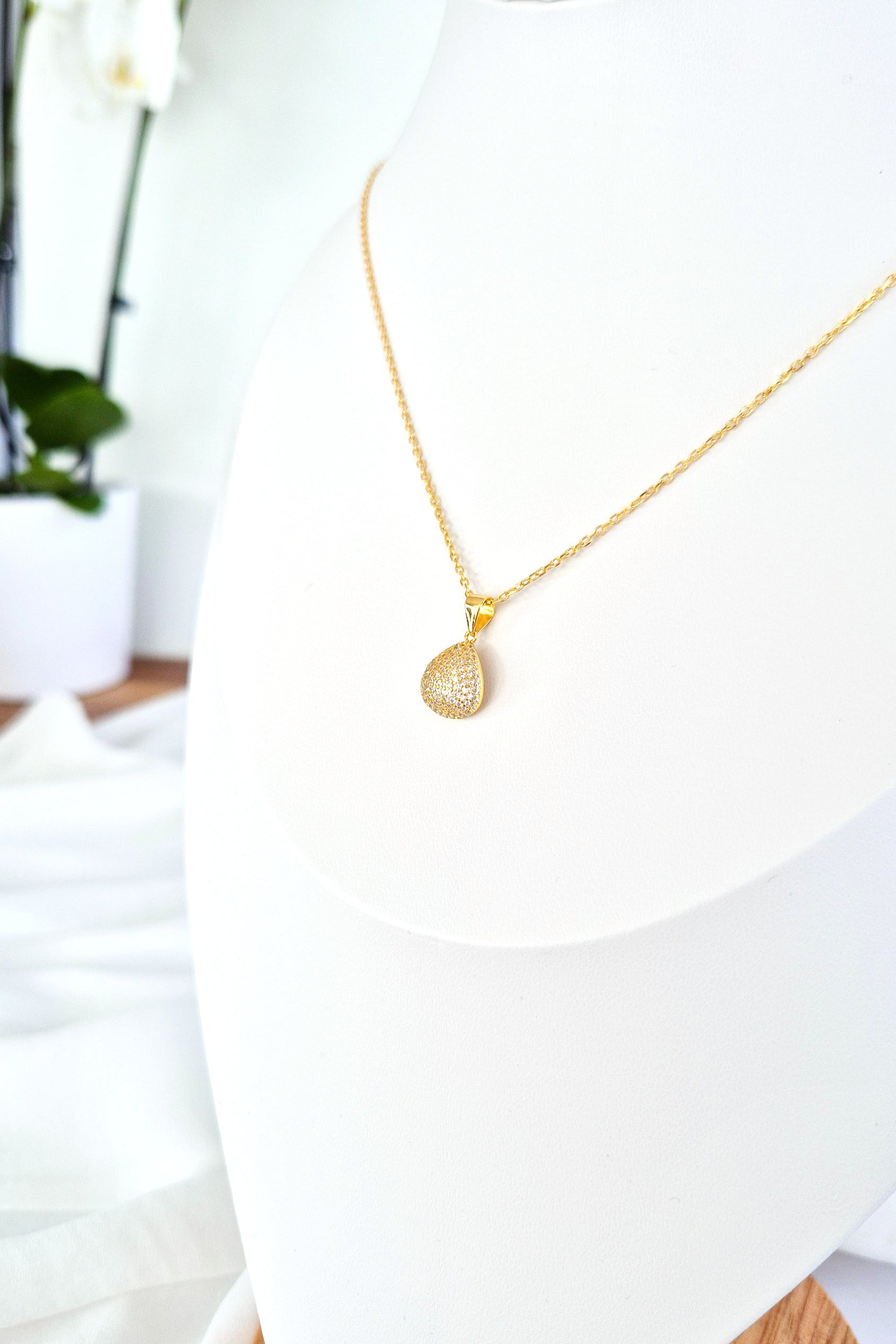Pave Halskette, Pavé Necklace, Collana Pave, Collier Pavé, goldene Halskette mit Anhänger, golden Necklace, golden pendant ecklace, Anhänger Halskette Gold Kette Damen, minimalistische Halskette, Goldanhänger Kette, Halskette, necklace, pendant necklace, collana, collier