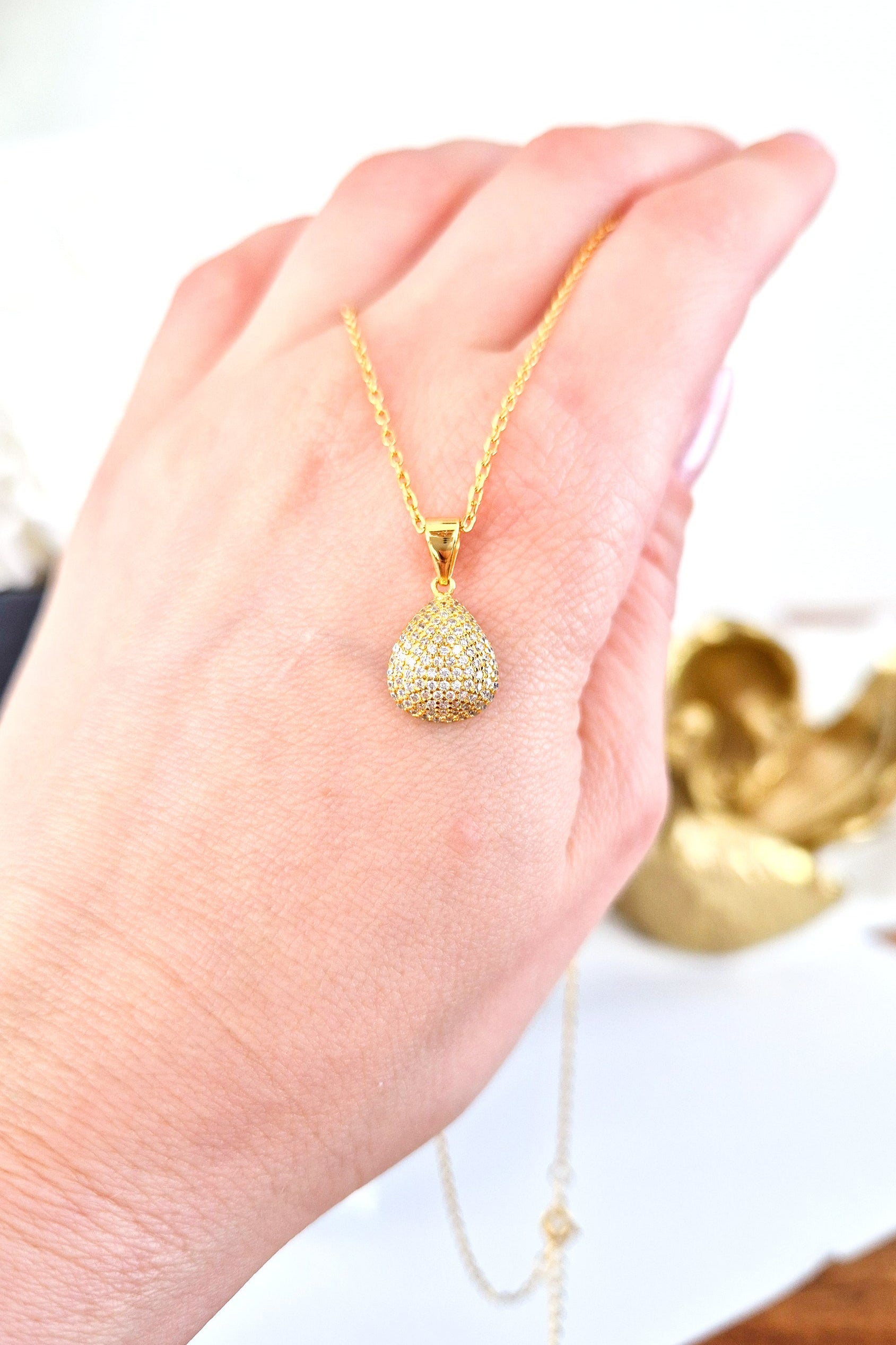 Pave Halskette, Pavé Necklace, Collana Pave, Collier Pavé, goldene Halskette mit Anhänger, golden Necklace, golden pendant ecklace, Anhänger Halskette Gold Kette Damen, minimalistische Halskette, Goldanhänger Kette, Halskette, necklace, pendant necklace, collana, collier