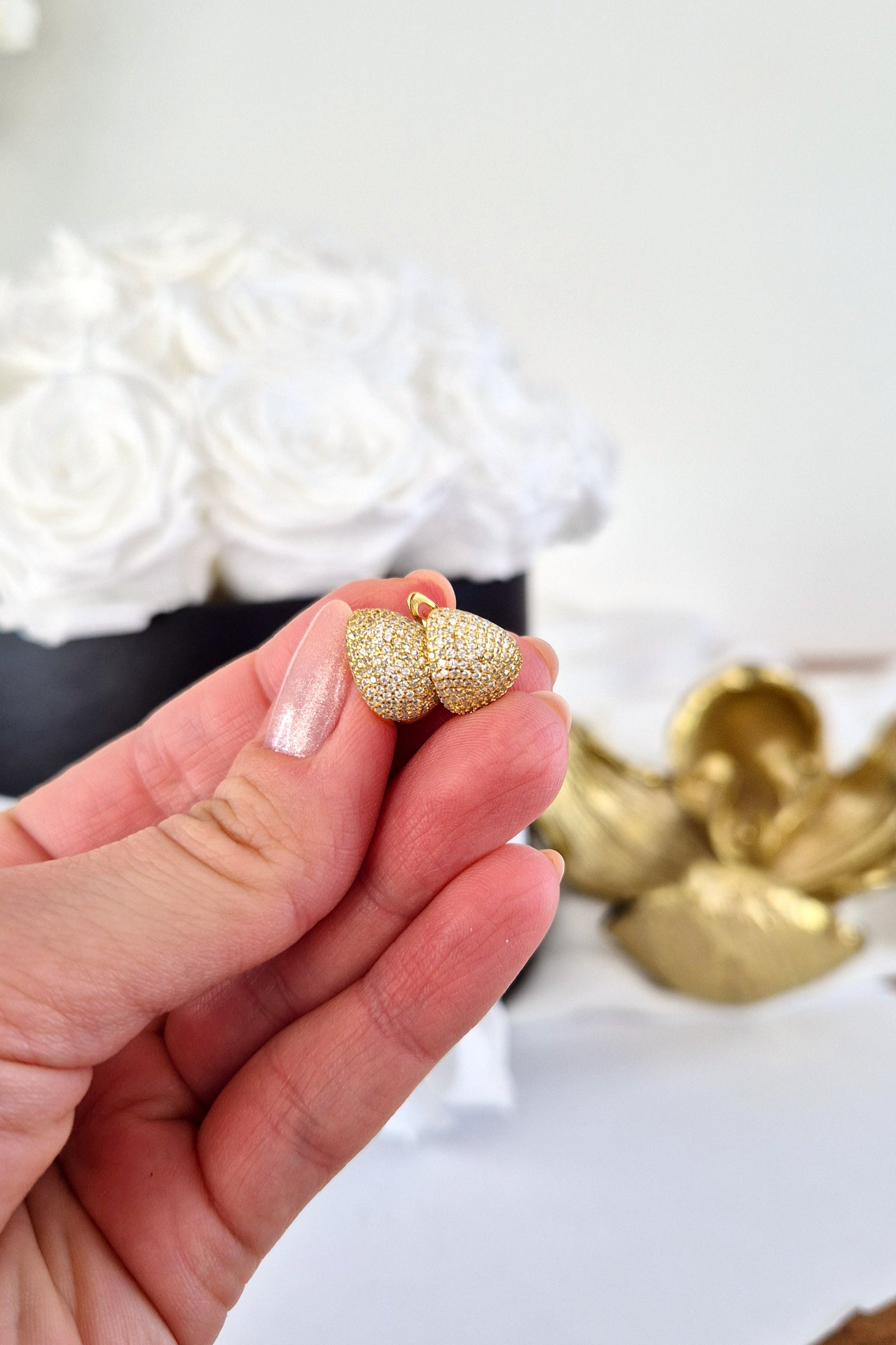 Pavé Ohrringe, Pavé earrings, Boucles doreilles pavé, Orecchini pavé, Gold Ohrringe, goldene Ohrringe, Goldene Creolen, Ohrringe, Creolen, golden Earrings, gold earrings, boucles doreed plaque dor, boucles doreilles, orecchini, huggie hoop earrings, hoop earrings, earrings, orecchini dorata