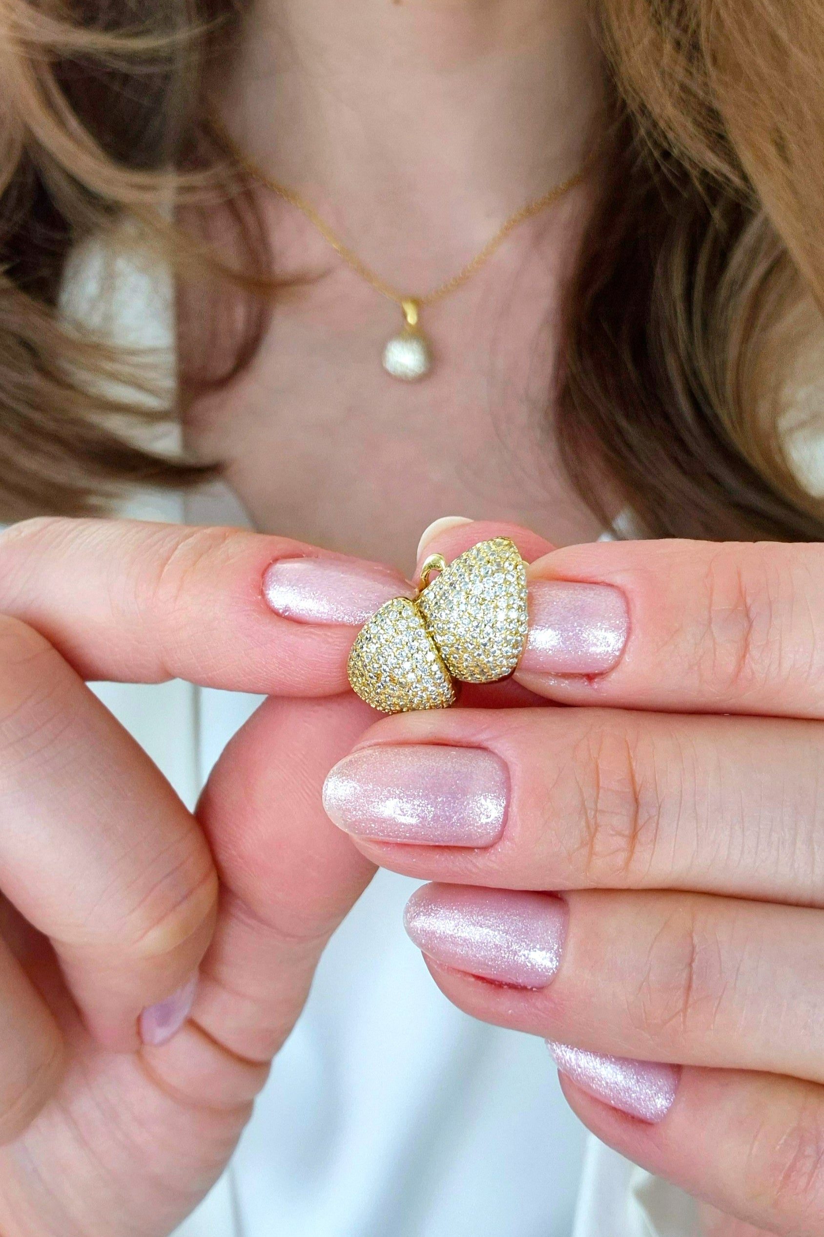 Pavé Ohrringe, Pavé earrings, Boucles doreilles pavé, Orecchini pavé, Gold Ohrringe, goldene Ohrringe, Goldene Creolen, Ohrringe, Creolen, golden Earrings, gold earrings, boucles doreed plaque dor, boucles doreilles, orecchini, huggie hoop earrings, hoop earrings, earrings, orecchini dorata