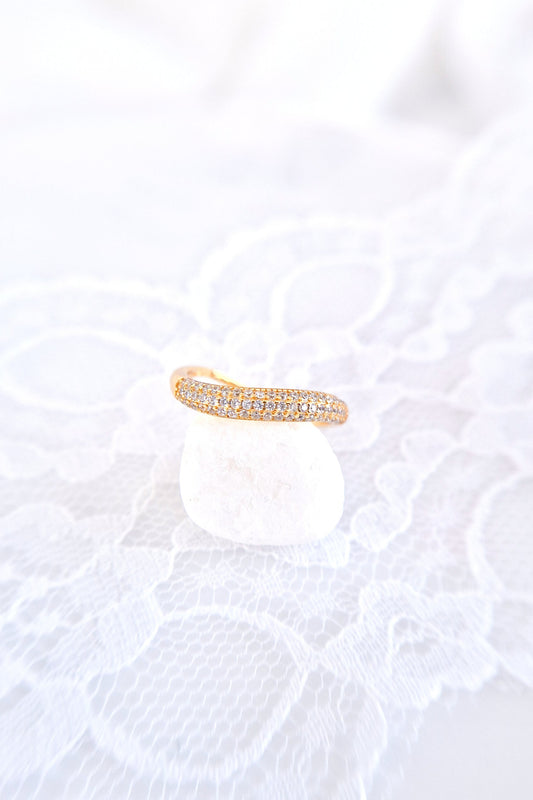 Pavé Ring, Bague Pavé, Anello Pavé, Goldener Ring, Golden ring, bague plaque or, anello dorata, minimalistischer RIng, minimalist ring, Ring, Bague, Anello, Wave Ring, Wellenring, Ring Welle, Ring mit Zircon Steinchen, Ring mit CZ Diamanten, CZ Diamond ring