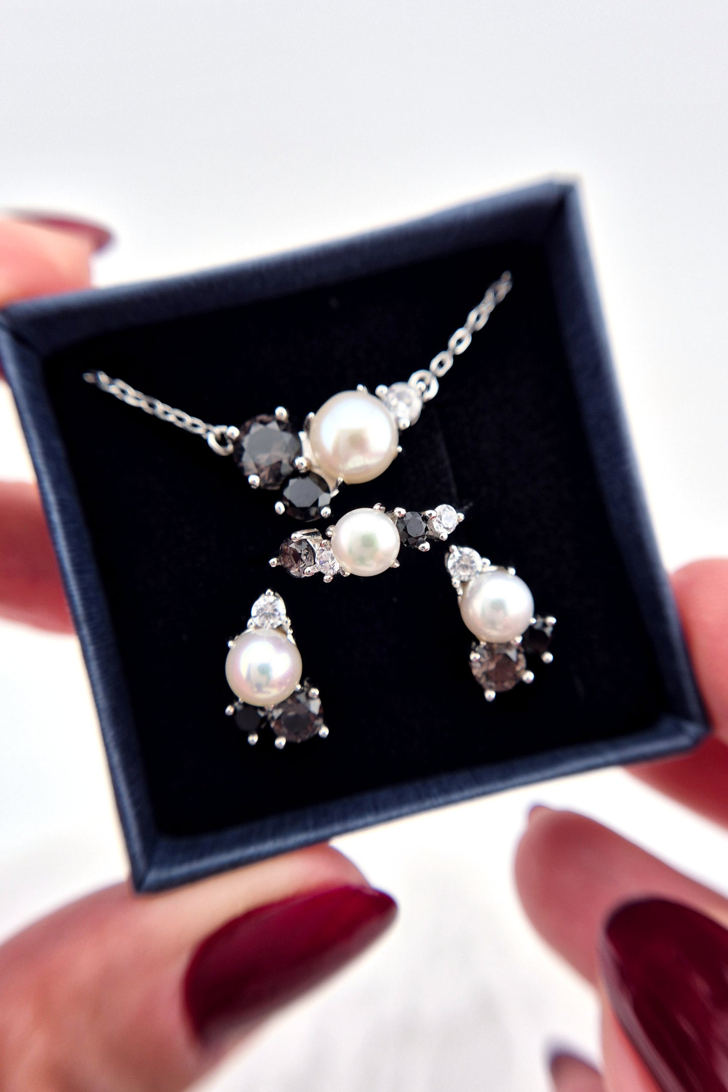 Perlen Schmuckset, Pearl Jewelry set, Silber Schmuckset, Silver Jewelry set, Perlen Kette, Perlen Ring, Pearl necklace, Pearl ring, Perlen Ohrringe, Silber Ohrringe, Pearl Earrings, Silver earrings, black earrings, schwarze Ohrringe, Perlen Ohrstecker, Perlen Ohrringe silber, Pear earrings, Süsswasserperlen Ohrringe, Schwarzer Spinell Ohrringe, Ohrringe, Ohrstecker