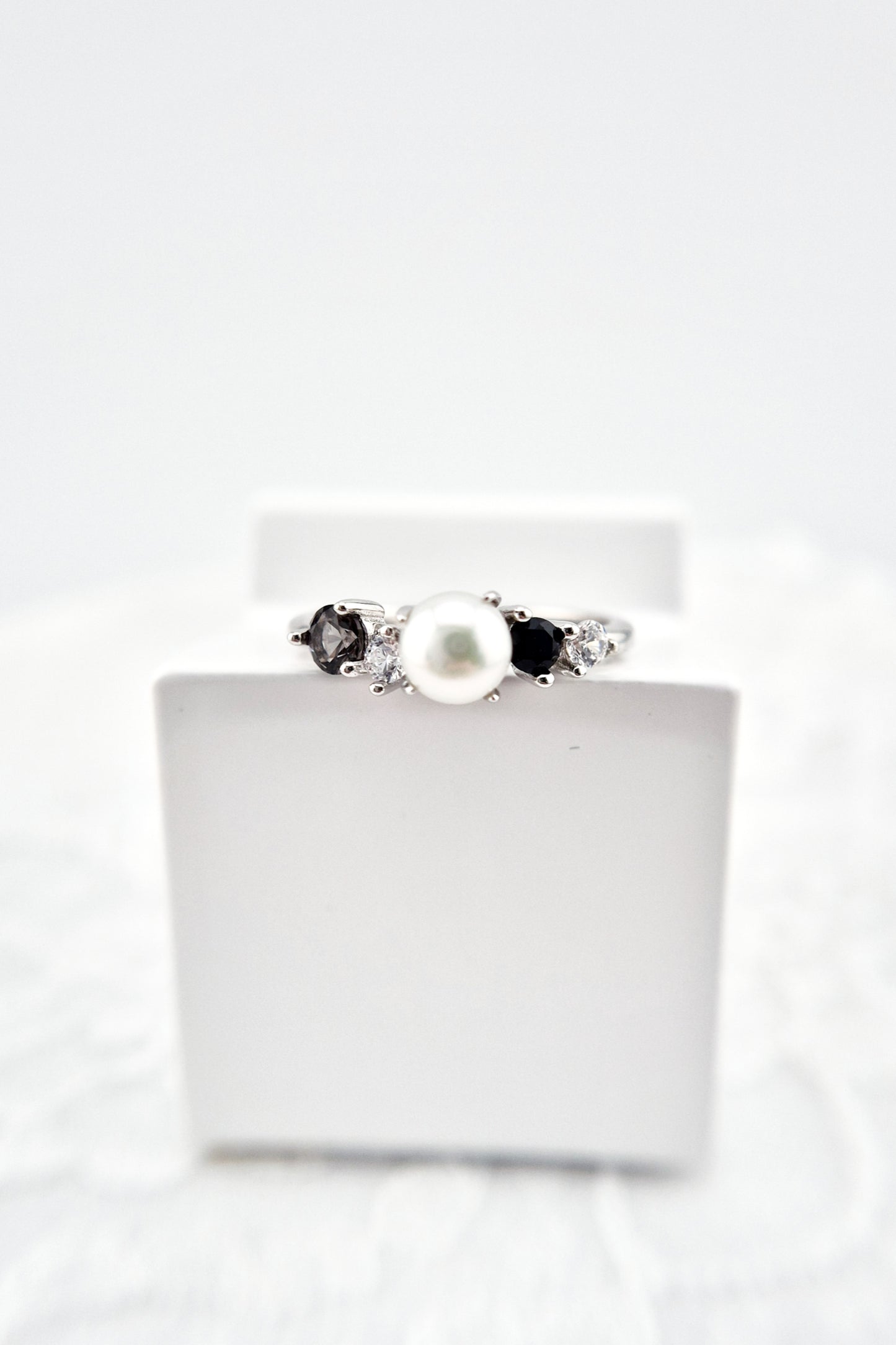 Perlen Ring, Perlenring, Pearl Ring, SIlber RIng, Silberring, Damenring, Pearl Ring - Perlen Ring mit schwarzem Spinell und grauem Nano Stein, Silber Ring Süsswasser Perlen Ring, fresh water pearl