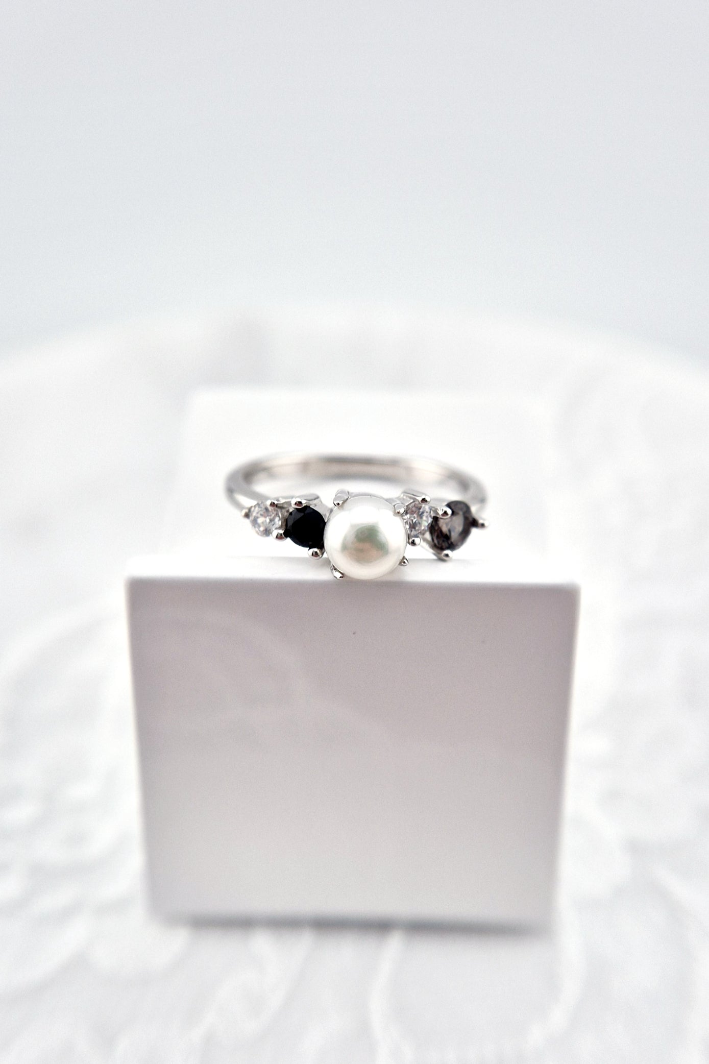 Perlen Ring, Perlenring, Pearl Ring, SIlber RIng, Silberring, Damenring, Pearl Ring - Perlen Ring mit schwarzem Spinell und grauem Nano Stein, Silber Ring Süsswasser Perlen Ring, fresh water pearl
