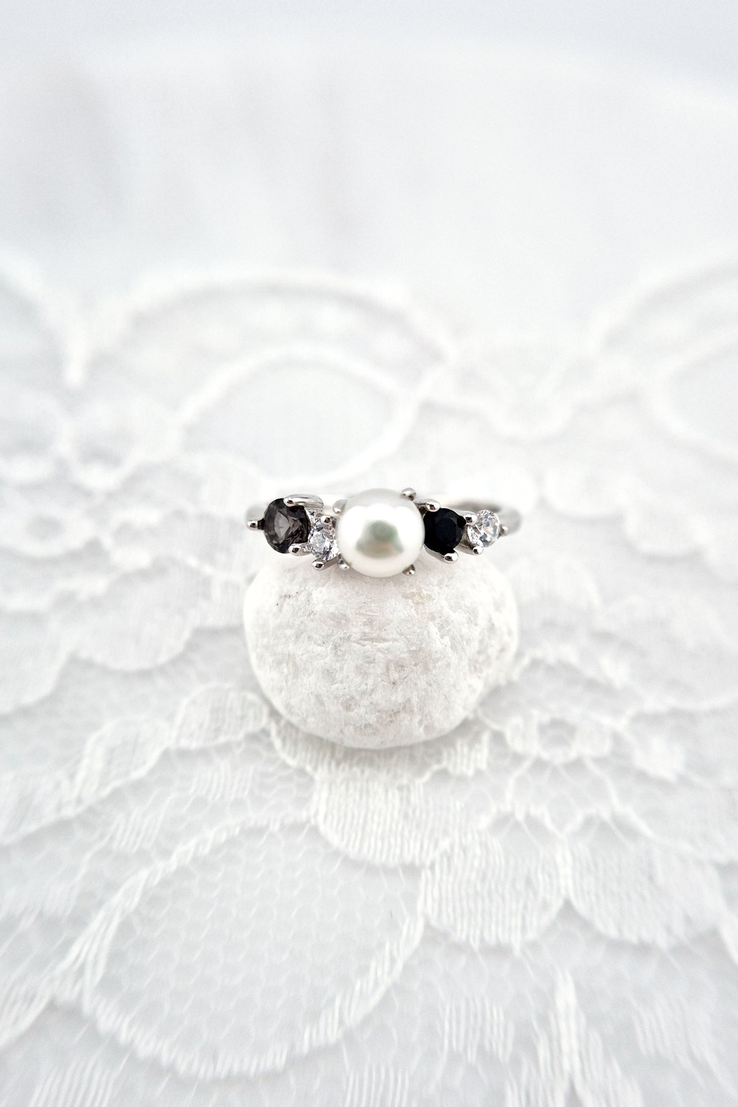 Perlen Ring, Perlenring, Pearl Ring, SIlber RIng, Silberring, Damenring, Pearl Ring - Perlen Ring mit schwarzem Spinell und grauem Nano Stein, Silber Ring Süsswasser Perlen Ring, fresh water pearl