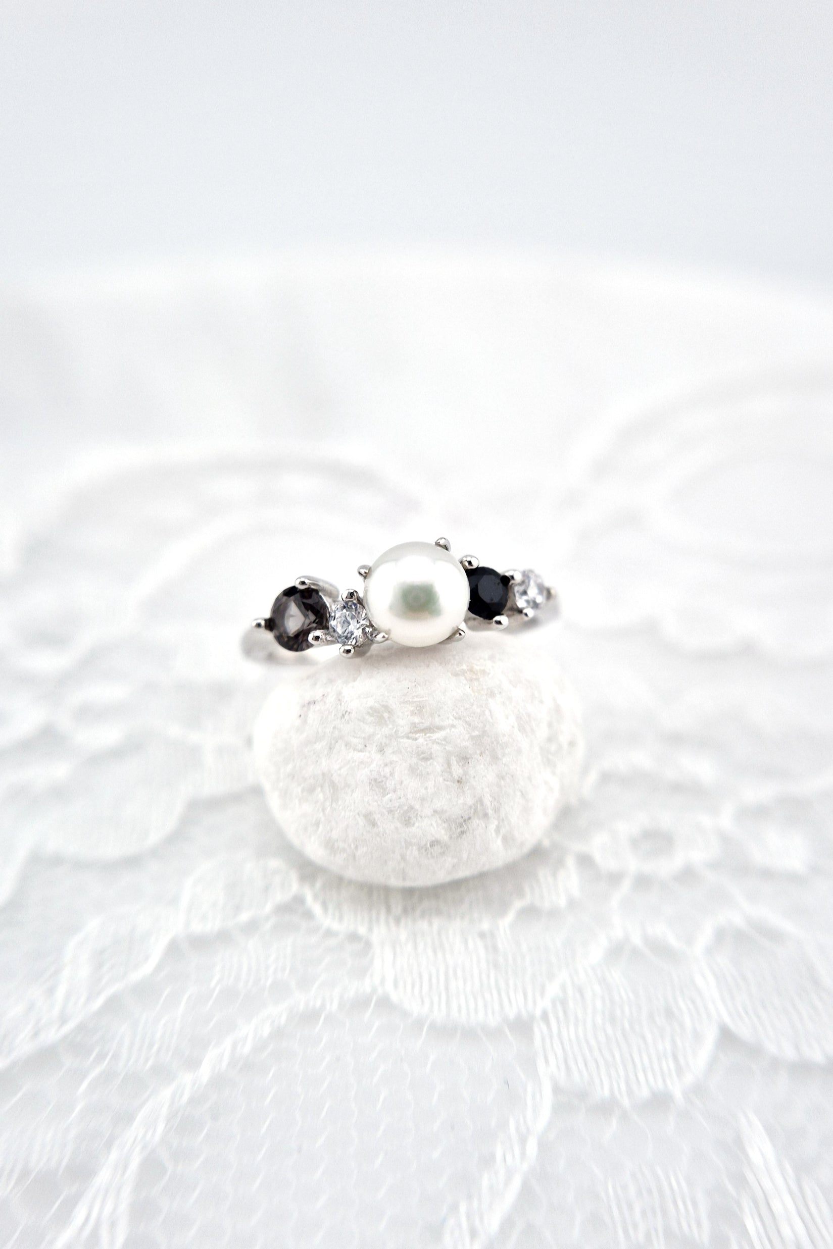 Perlen Schmuck Set, Pearl jewelry set, Perlen Schmuckset, Silber Schmuckset, Pearl Jewelry set, Perlen Ohrringe, Perlen Halskette, Perlen Ring, Perlenring, Pearl Ring, SIlber RIng, Silberring, Damenring, Pearl Ring - Perlen Ring mit schwarzem Spinell und grauem Nano Stein, Silber Ring Süsswasser Perlen Ring, fresh water pearl, Pearl necklace, Pearl Ping, Pearl earrings
