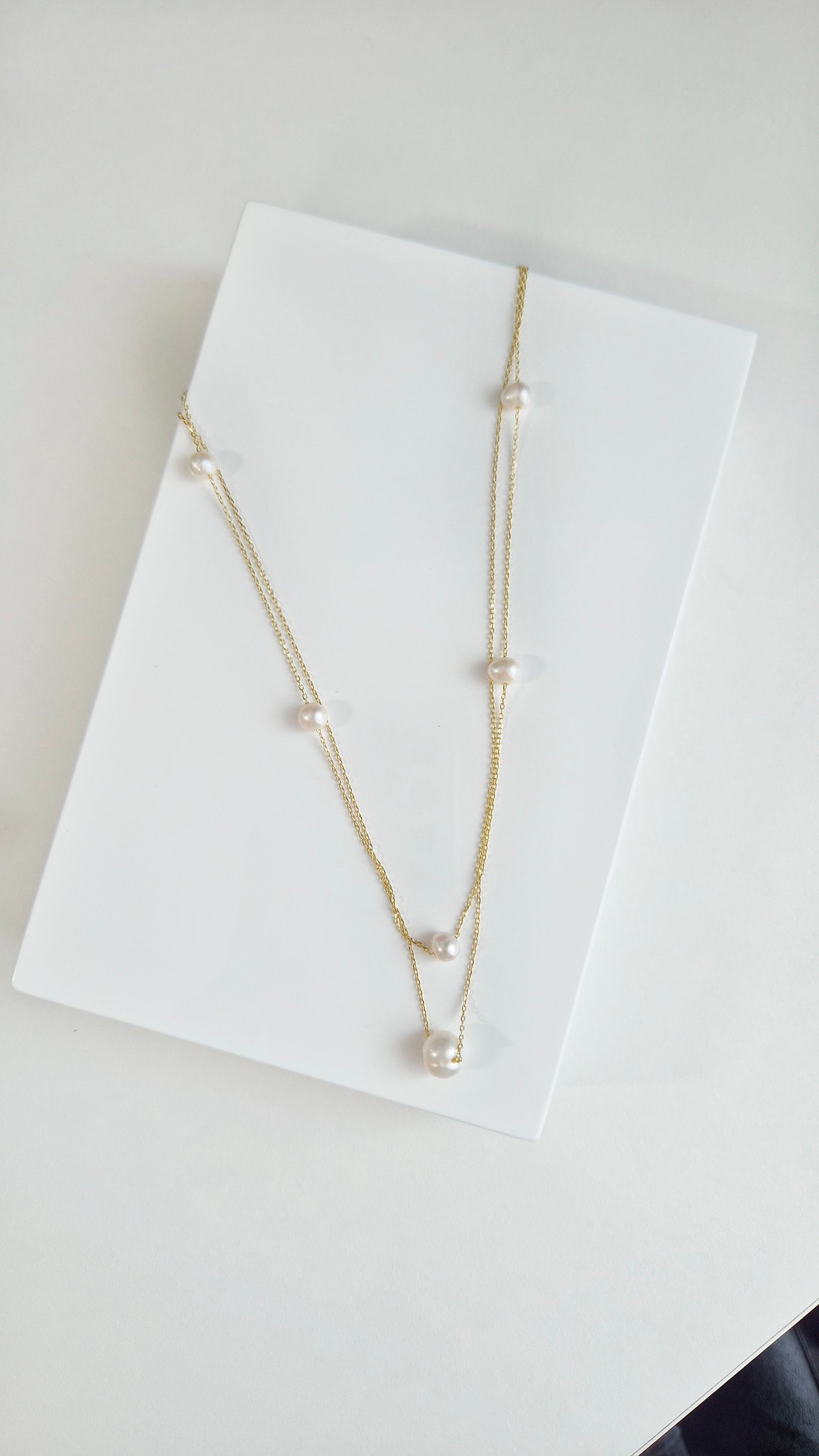Perlen Halskette, Pearl necklace, Pearl double layer necklace, Perlen Kette, Perlenkette, Halskette, doppelstrang Perlenkette, Kette, goldene Halskette, Damenhalskette, Damenschmuck, Perlen Schmuck, Pearl Jewelry, baroqua pearl necklace, sweet water pearl necklace, collier perle, collana,  Silber Halskette, 925 sterling silber, sterling silver, jewelry, jewellery, bijou, bijoux, gioielli, accessoire, Schmuck, gold-plated, vergoldet, doree