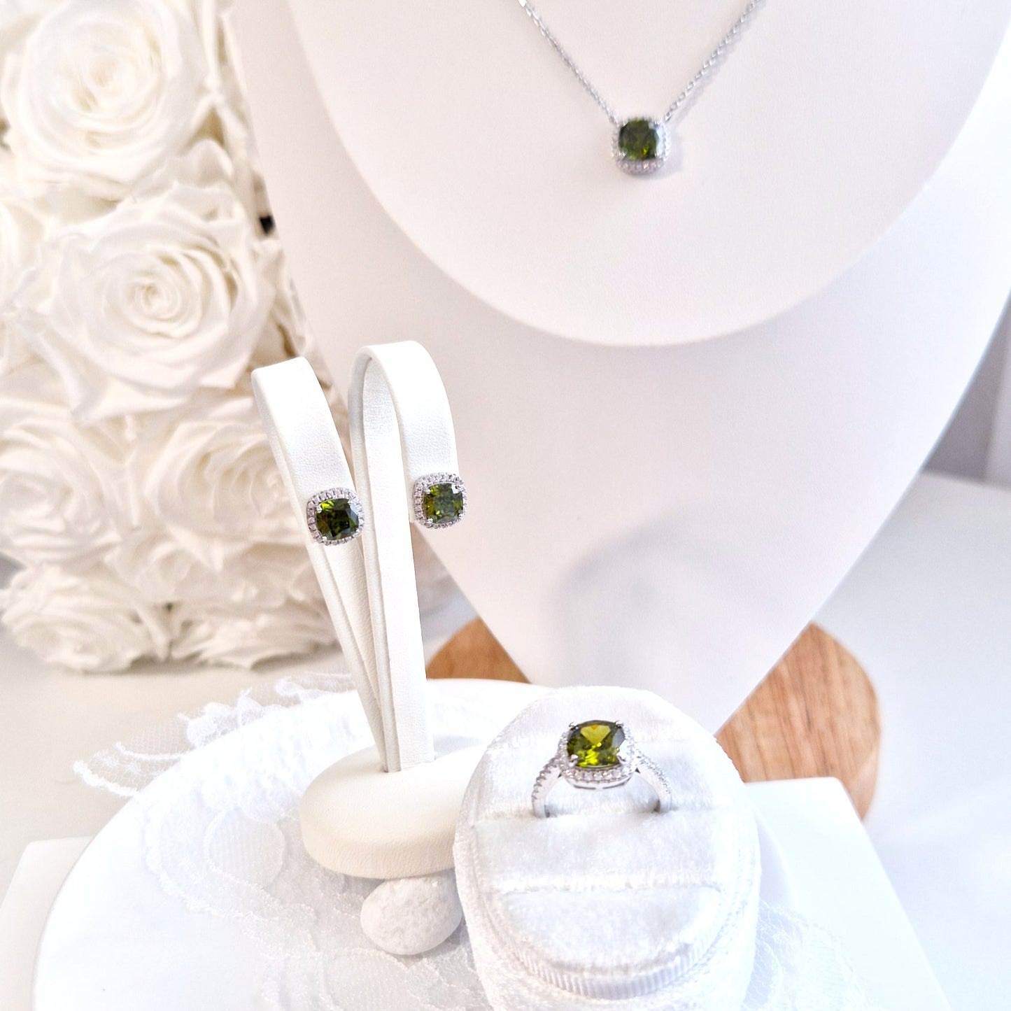 Peridot Jewelry Set, Peridot Schmuckset - Ring, Ohrstecker und Halskette