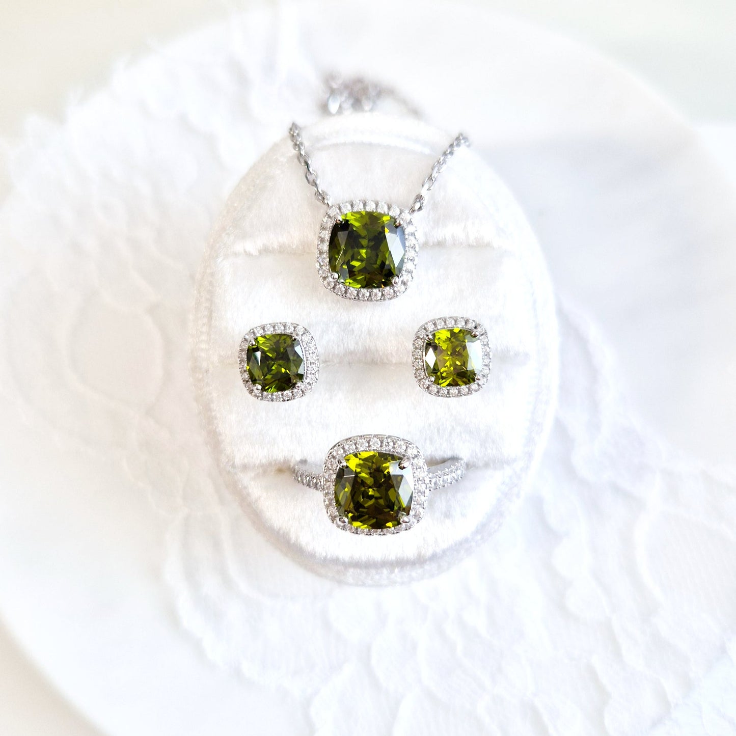 Peridot Jewelry Set, Peridot Schmuckset - Ring, Ohrstecker und Halskette