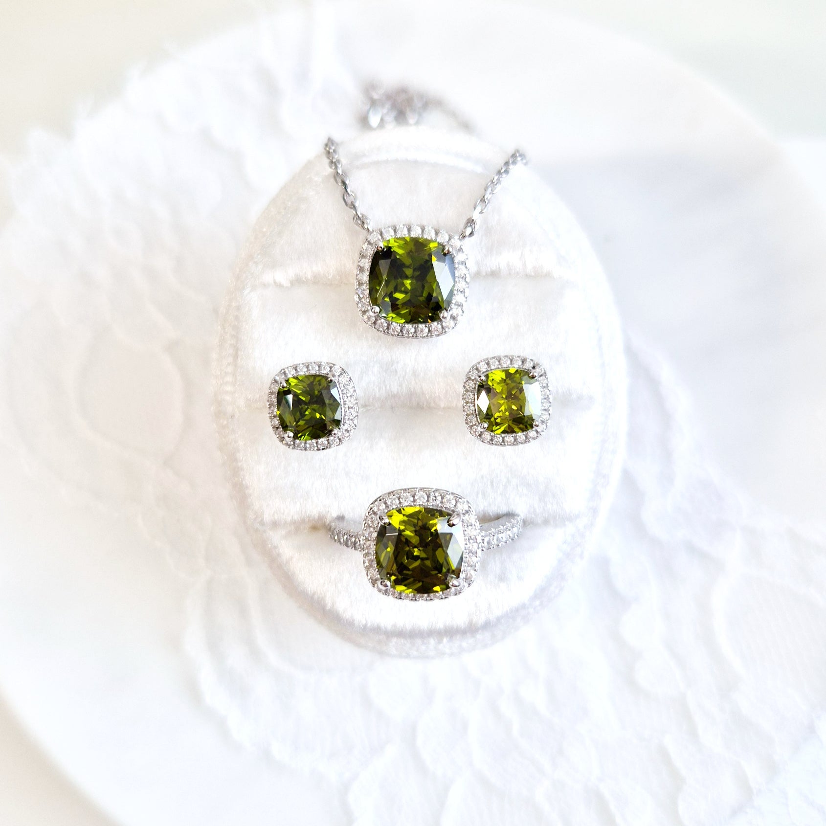 Peridot Jewelry Set, Peridot Schmuckset - Ring, Ohrstecker und Halskette