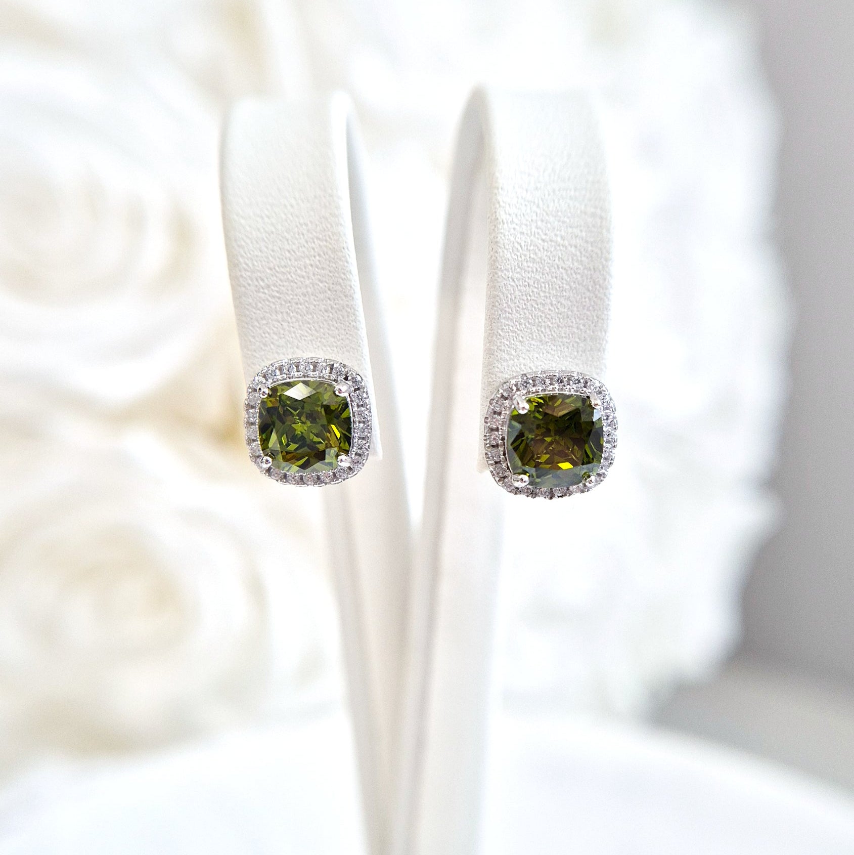 Peridot Stud earrings, Peridot Ohrstecker, puces d’oreilles, orecchini a perno