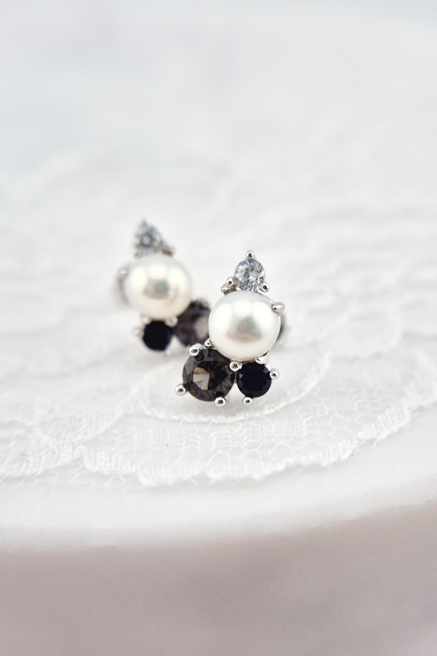 Perlen Ohrringe, Silber Ohrringe, Pearl Earrings, Silver earrings, black earrings, schwarze Ohrringe, Perlen Ohrstecker, Perlen Ohrringe silber, Pear earrings, Süsswasserperlen Ohrringe, Schwarzer Spinell Ohrringe, Ohrringe, Ohrstecker