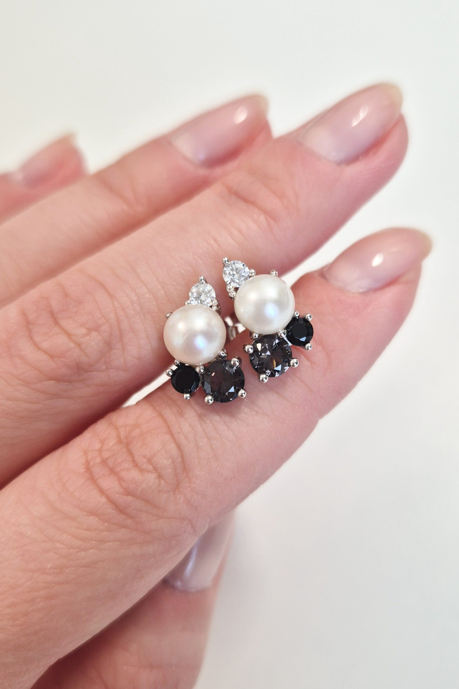 Perlen Ohrringe, Silber Ohrringe, Pearl Earrings, Silver earrings, black earrings, schwarze Ohrringe, Perlen Ohrstecker, Perlen Ohrringe silber, Pear earrings, Süsswasserperlen Ohrringe, Schwarzer Spinell Ohrringe, Ohrringe, Ohrstecker