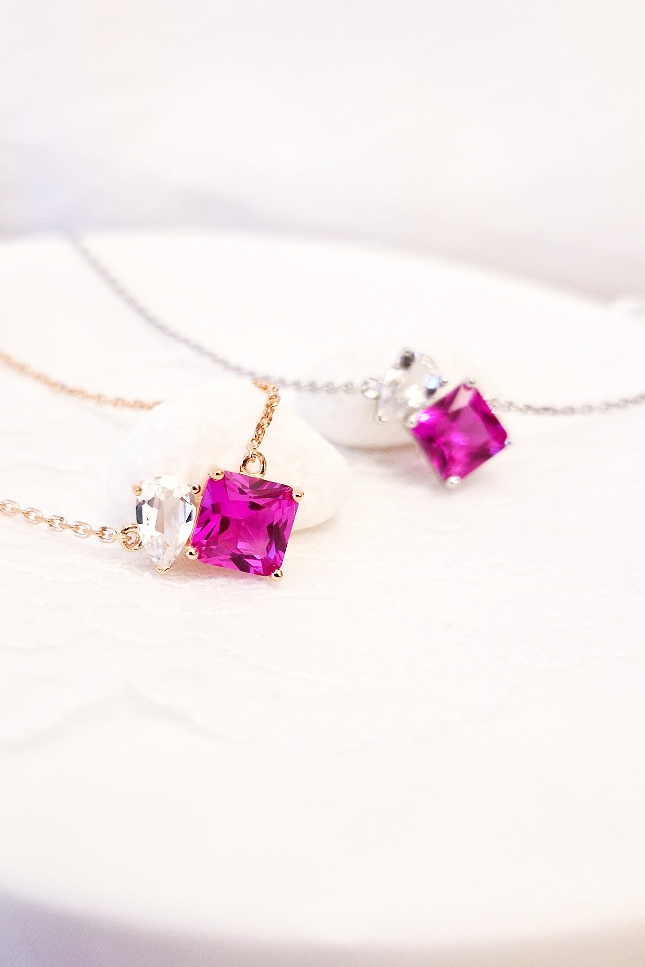 Rosa Saphir Halskette, Silberkette, Silber Halskette, Damen Halskette, hot pink sapphire necklace, pink sapphire neckalce, sapphire necklace, Saphir Kette, Anhänderkette, pendant necklace, Rosegold Kette, rose-gold necklace, topas Halskette, topaz necklace, Silber Halskette mit Saphir Ahänger