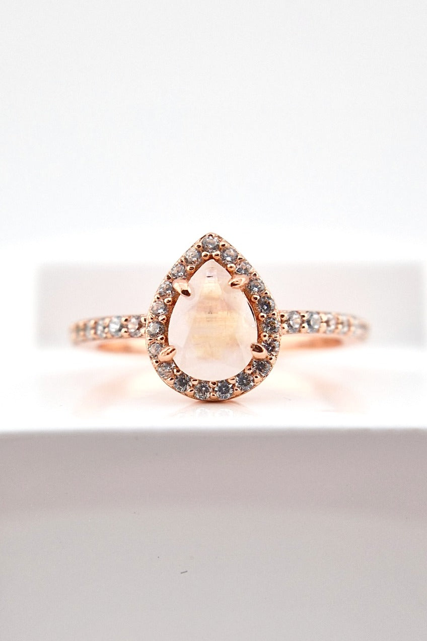 Mondstein Ring Rosegold, Rainbow moonstone rings rose glod palted silver ring, Silber Ring mit Mondstein Edelstein, halo Ring, Chevron Ring, Mondstein Ring SIlber Ring mit Mondstein Rosegold vergoldet, Rosegold Ring, Moonstone Ring