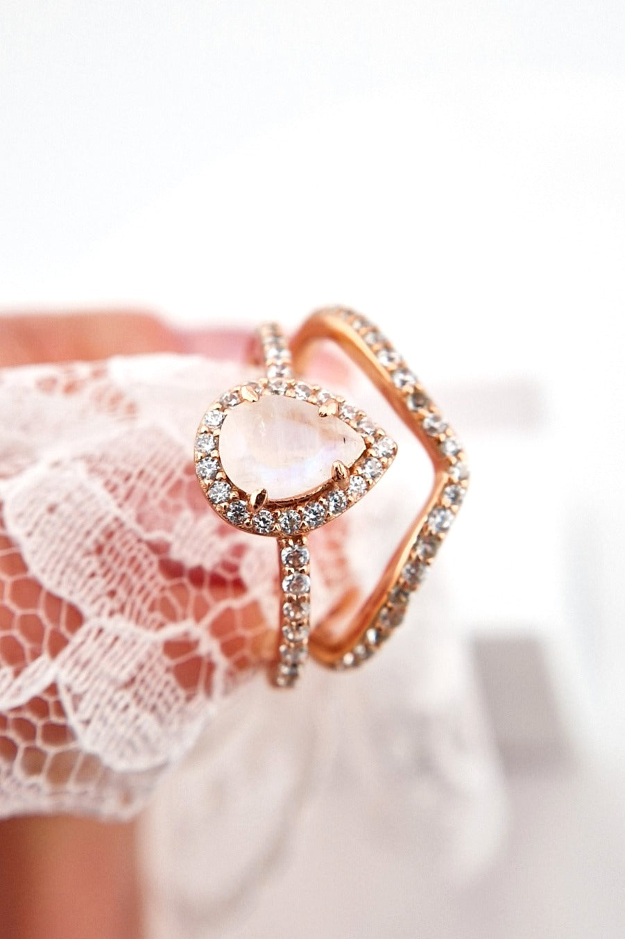 Mondstein Ring Rosegold, Rainbow moonstone rings rose glod palted silver ring, Silber Ring mit Mondstein Edelstein, halo Ring, Chevron Ring, Mondstein Ring SIlber Ring mit Mondstein Rosegold vergoldet, Rosegold Ring, Moonstone Ring