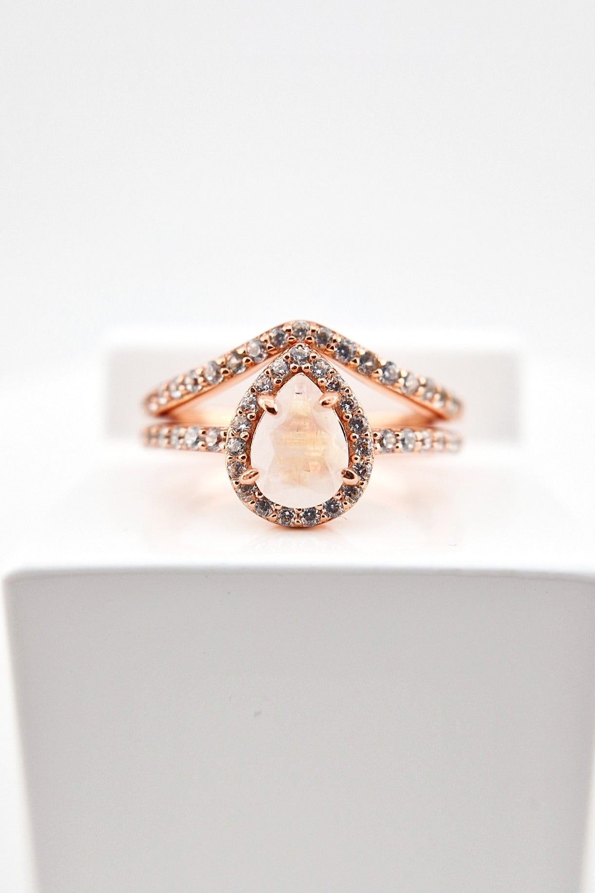 Mondstein Schmuckset Rosegold, Mondstein Schmuckset, Mondstein Ring, Mondstein Halskette, Mondstein Kette, Mondstein Ohrringe, Moonstone Jewelry set rose gold, moonstone jewelry set, moonstone ring, stack ring, stacking ring, moonstone necklace, moonstone pendant necklace, moonstone earrings, rosegold Schmuckset, rosegold ring, Rosegold Halskette, Rosegold Ohrringe, rose gold ring, rose gold necklace, rose gold earrings