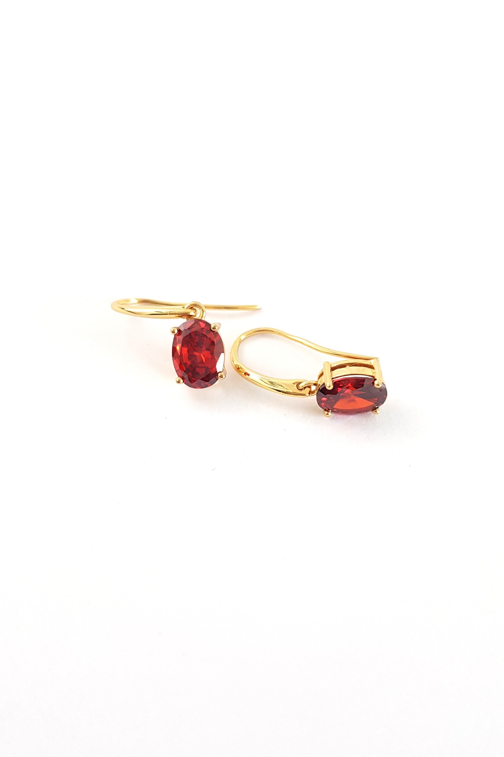 Red Garnet Ohrringe Oval, goldene Ohrringe, Ohrringe, Granat Ohrringe, red garnet earrings, garnet earrings, earrings, Hängeohrringe mit rotem Granat Edelstein oval geschliffen in Krappenfassung vergoldet 