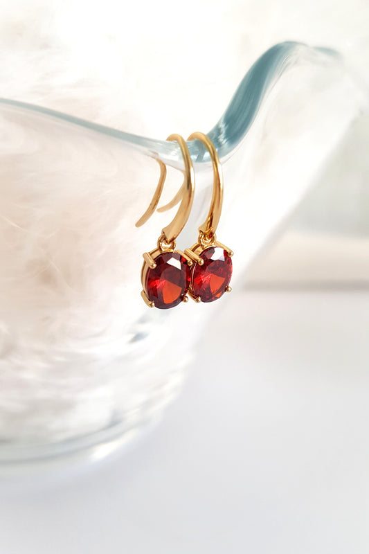 Red Garnet Ohrringe Oval, goldene Ohrringe, Ohrringe, Granat Ohrringe, red garnet earrings, garnet earrings, earrings, Hängeohrringe mit rotem Granat Edelstein oval geschliffen in Krappenfassung vergoldet 