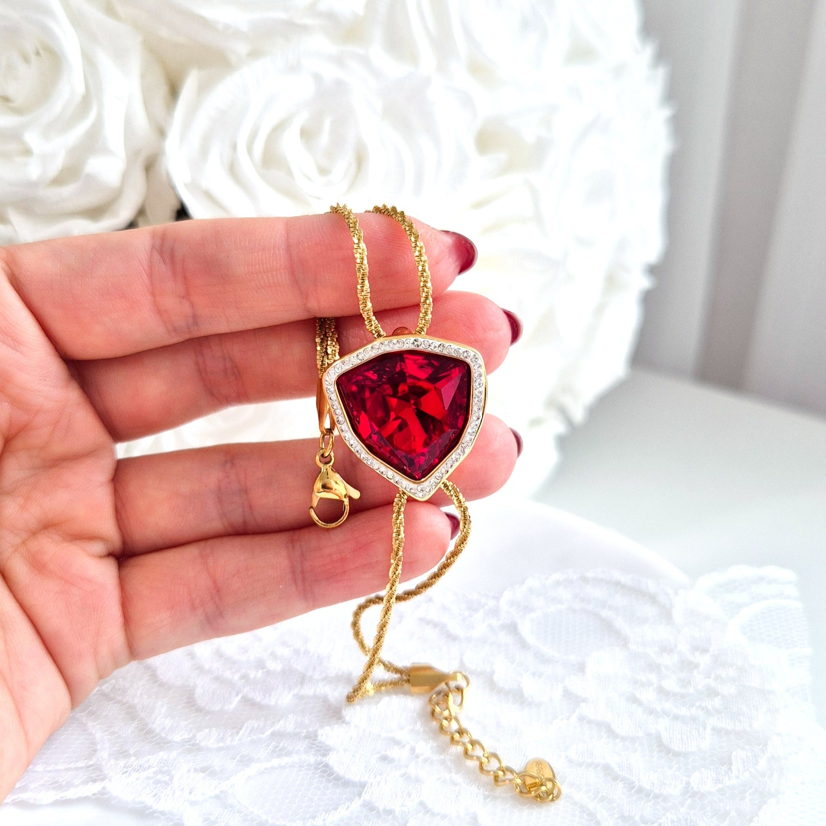 Red stone bracelet, Armband mit rotem Stein, goldenes Armband, Bracelet