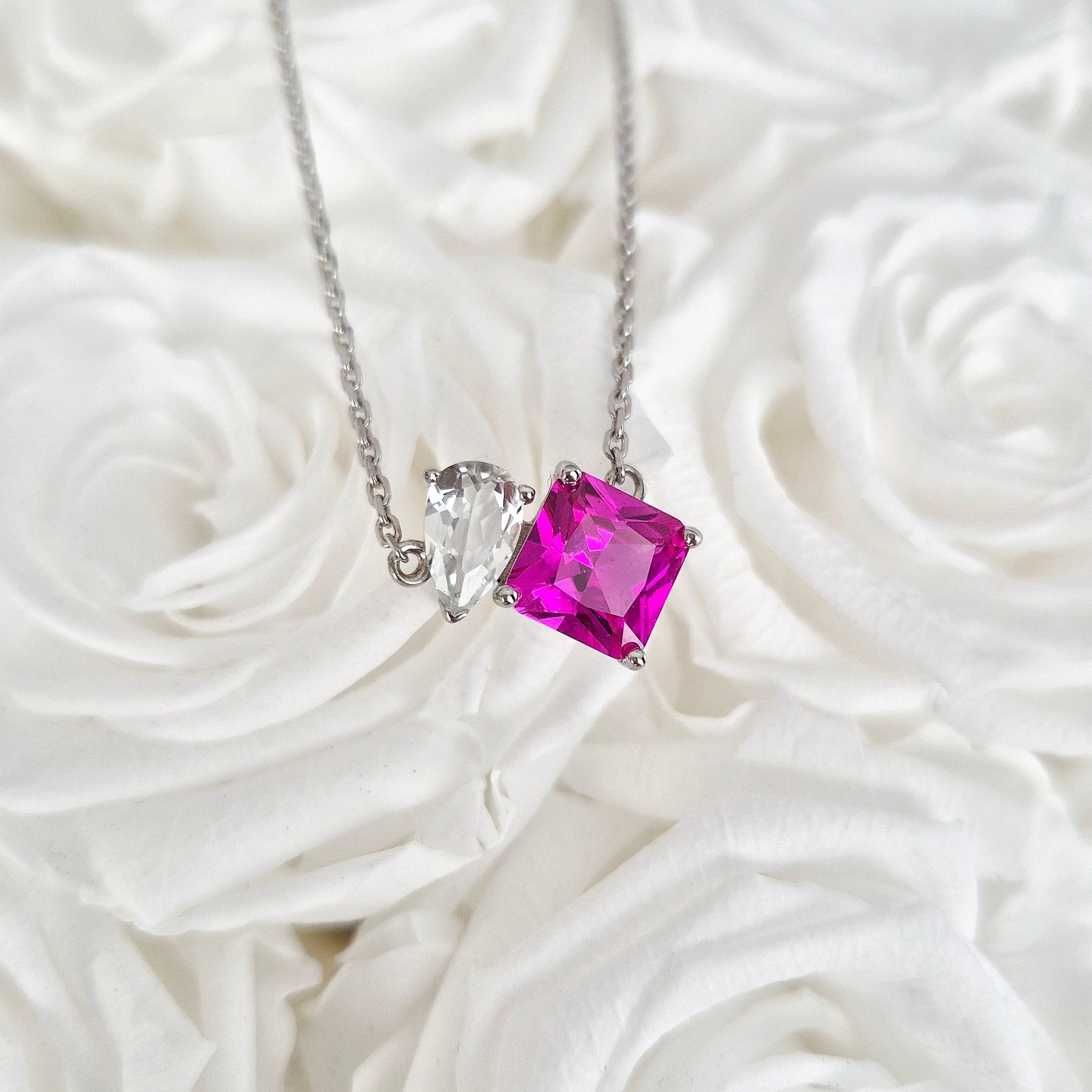 Saphir Halskette, Sapphire necklace, gemstone necklace, toi et moi necklace, toi et moi, Rosa Saphir Halskette, Silberkette, Silber Halskette, Damen Halskette, hot pink sapphire necklace, pink sapphire neckalce, sapphire pendant, Saphir Kette, Anhängerkette, pendant necklace, Rosegold Kette, rose-gold necklace, topas Halskette, topaz necklace, Silber Halskette mit Saphir Ahänger, Halskette, necklace, collier, collana, Schmuck, jewelry, jewellery, bijoux, gioielli, accessoire