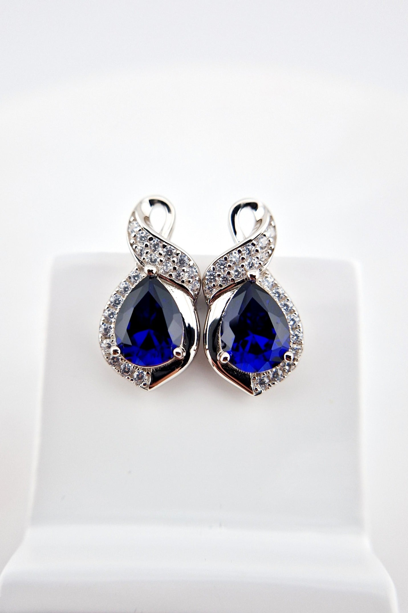 Saphir Ohrringe, Sapphire Earrings, Saphir Ohrstecker mit blauem Edelstein, Edelstein Ohrringe, Silber Ohrringe, Saphir Schmuck, Blau Saphir