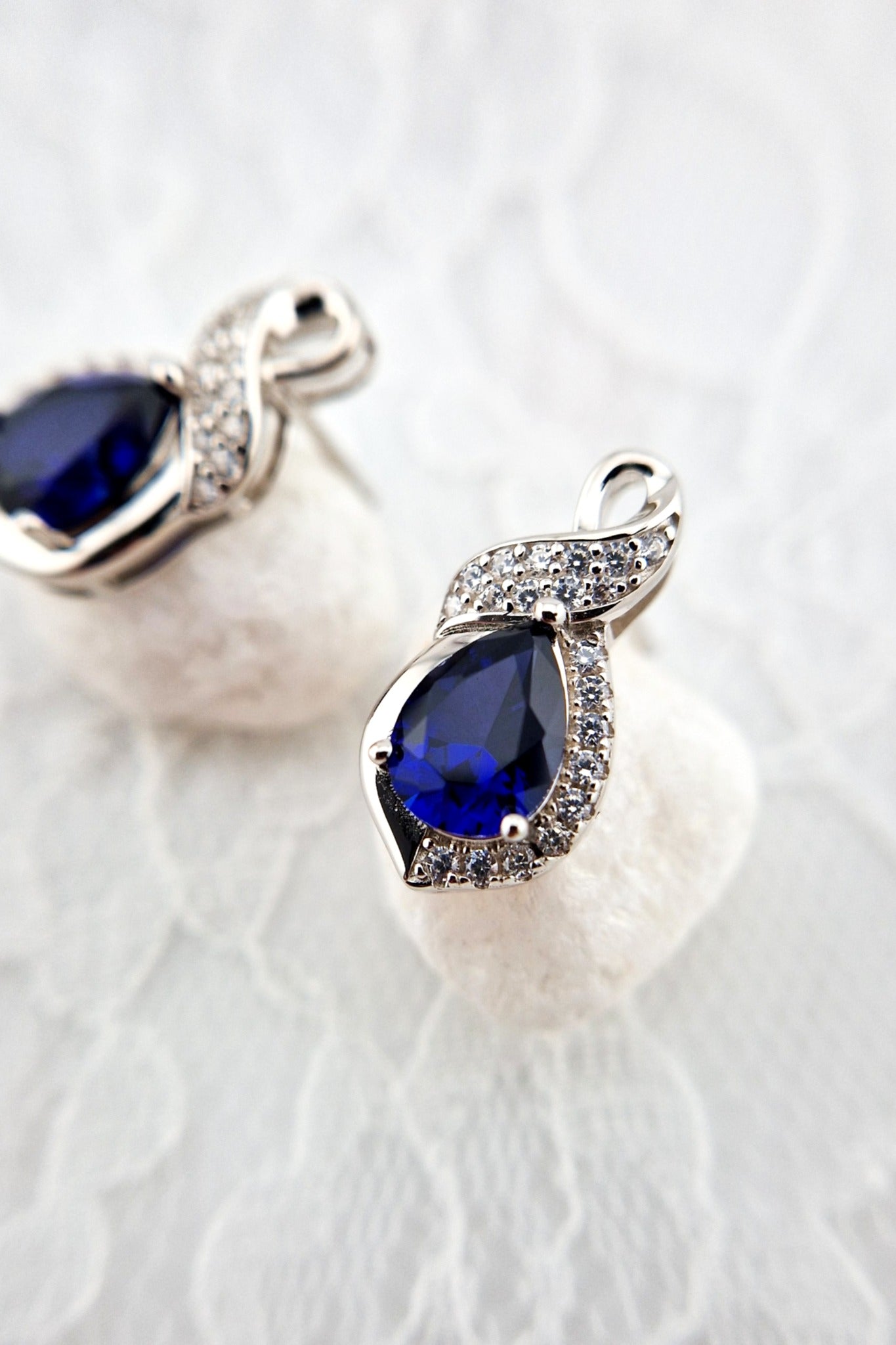 Saphir Ohrringe, Sapphire Earrings, Saphir Ohrstecker mit blauem Edelstein, Edelstein Ohrringe, Silber Ohrringe, Saphir Schmuck, Blau Saphir