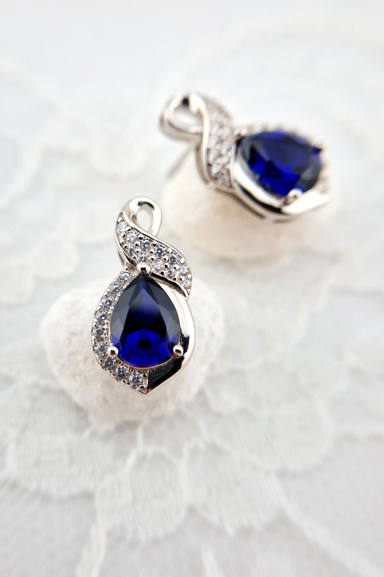 Saphir Ohrringe, Sapphire Earrings, Saphir Ohrstecker mit blauem Edelstein, Edelstein Ohrringe, Silber Ohrringe, Saphir Schmuck, Blau Saphir